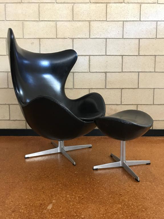 Early Arne Jacobsen Egg Chair and Ottoman in Vinyl-Fritz Hansen at 1stDibs
