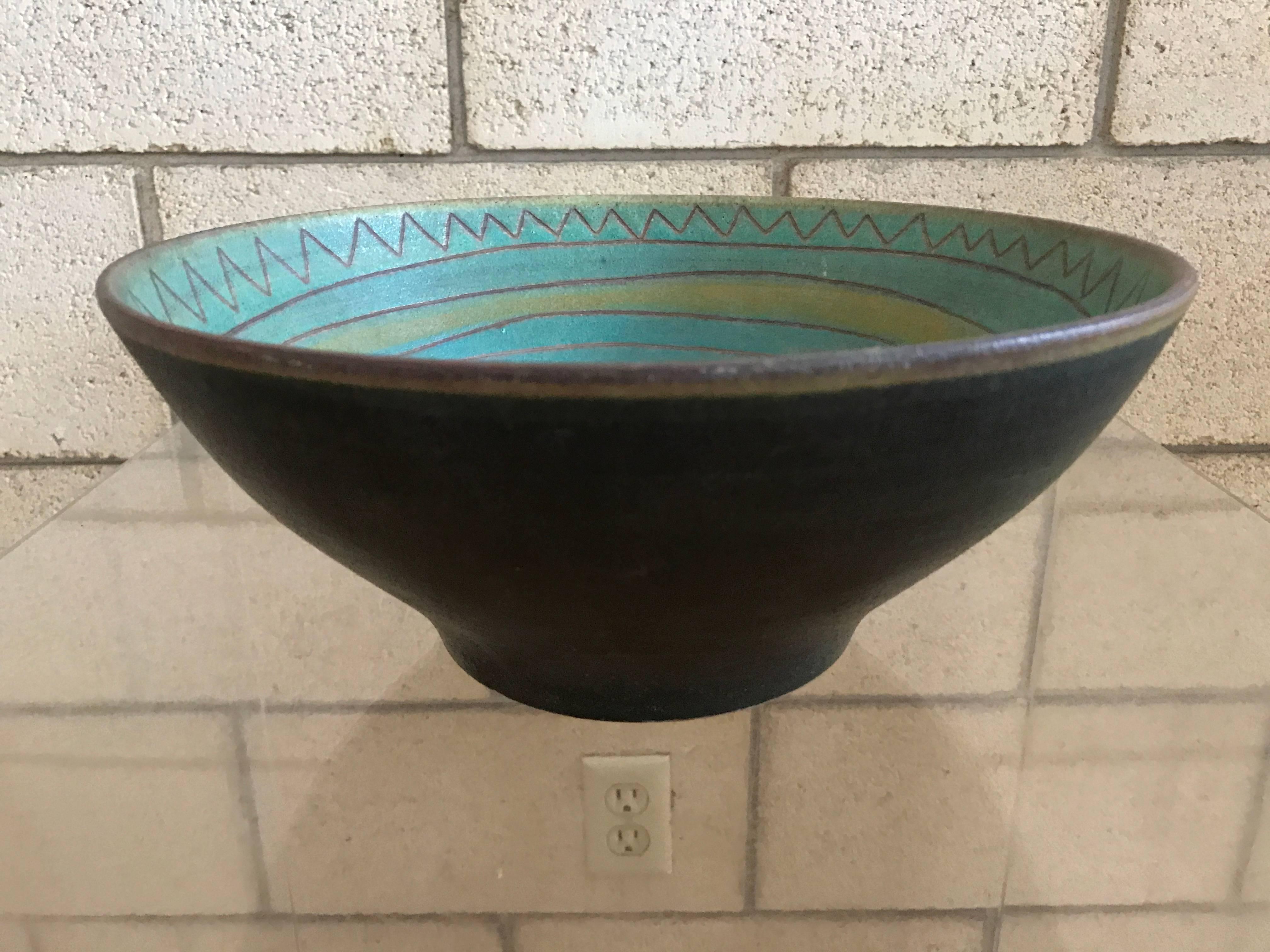 Mid-Century Modern Large Mid-Century Italian Ceramic Footed Bowl by Alvino Bagni for Raymor