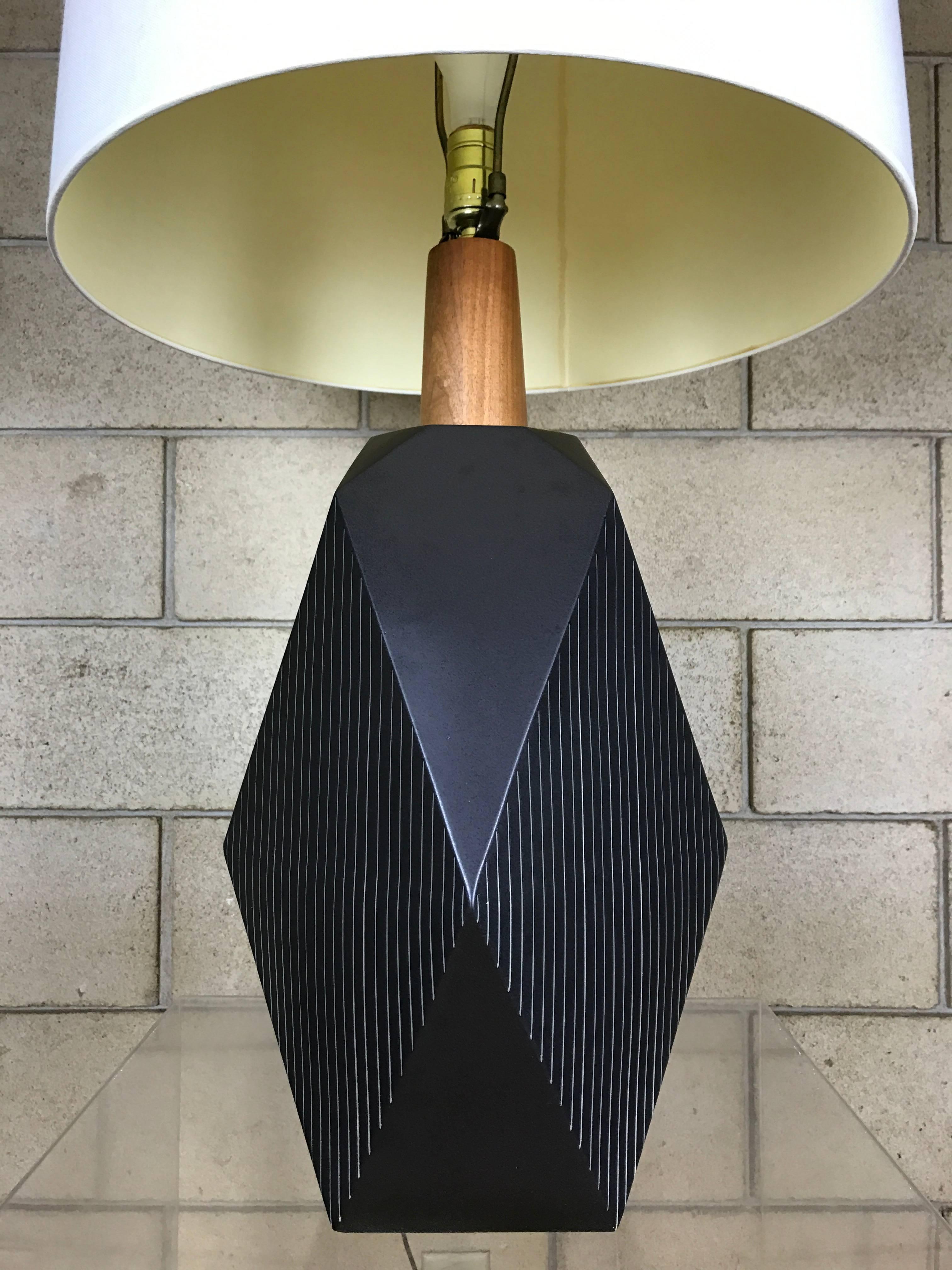 A stunning and rare geometric ceramic table lamp designed by Jane and Gordon March. Highly sought after by collectors and rarely offered for this price. Grab it. 

Base diameter 11".