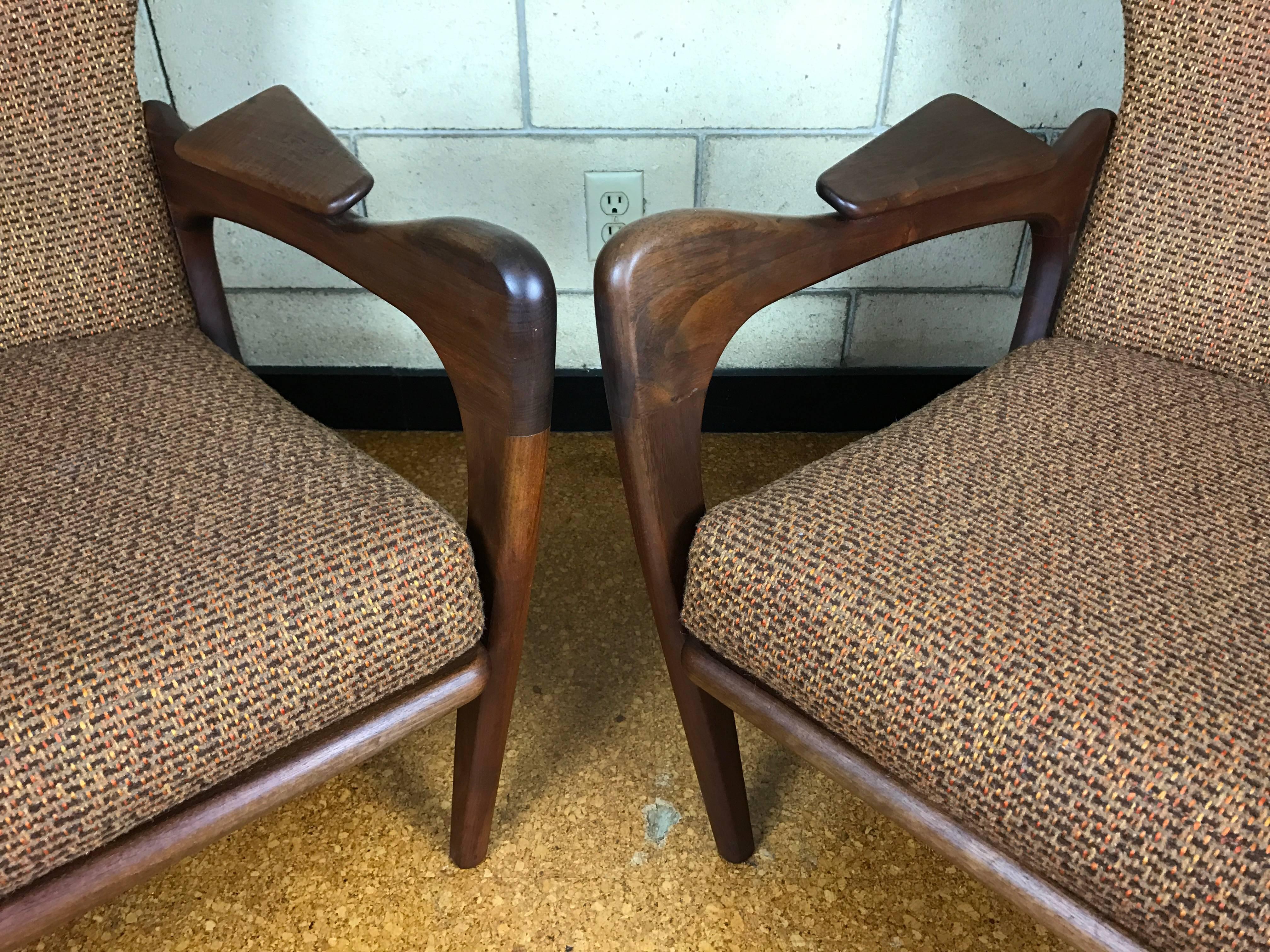 Pair of Sculptural Wingback Lounge Chairs by Adrian Pearsall, Craft Associates In Good Condition In Southampton, NJ
