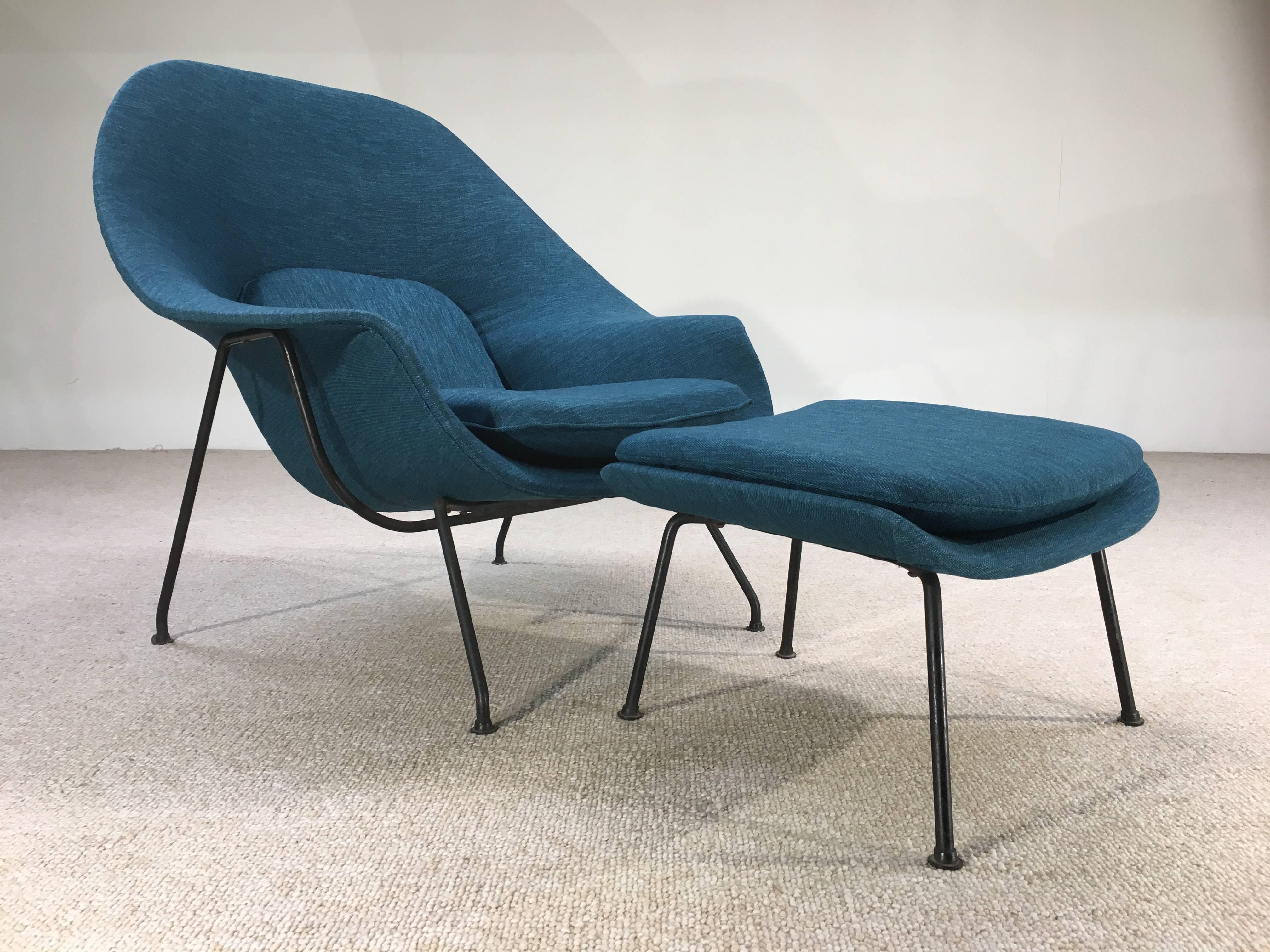 A rare 1st edition example of Eero Saarinen's classic Womb chair with ottoman for Knoll having the signature 1st gen floor glides and hand welded frame. A beautiful set that has been newly reupholstered in a poly/cotton stitched blend. 

Ottoman