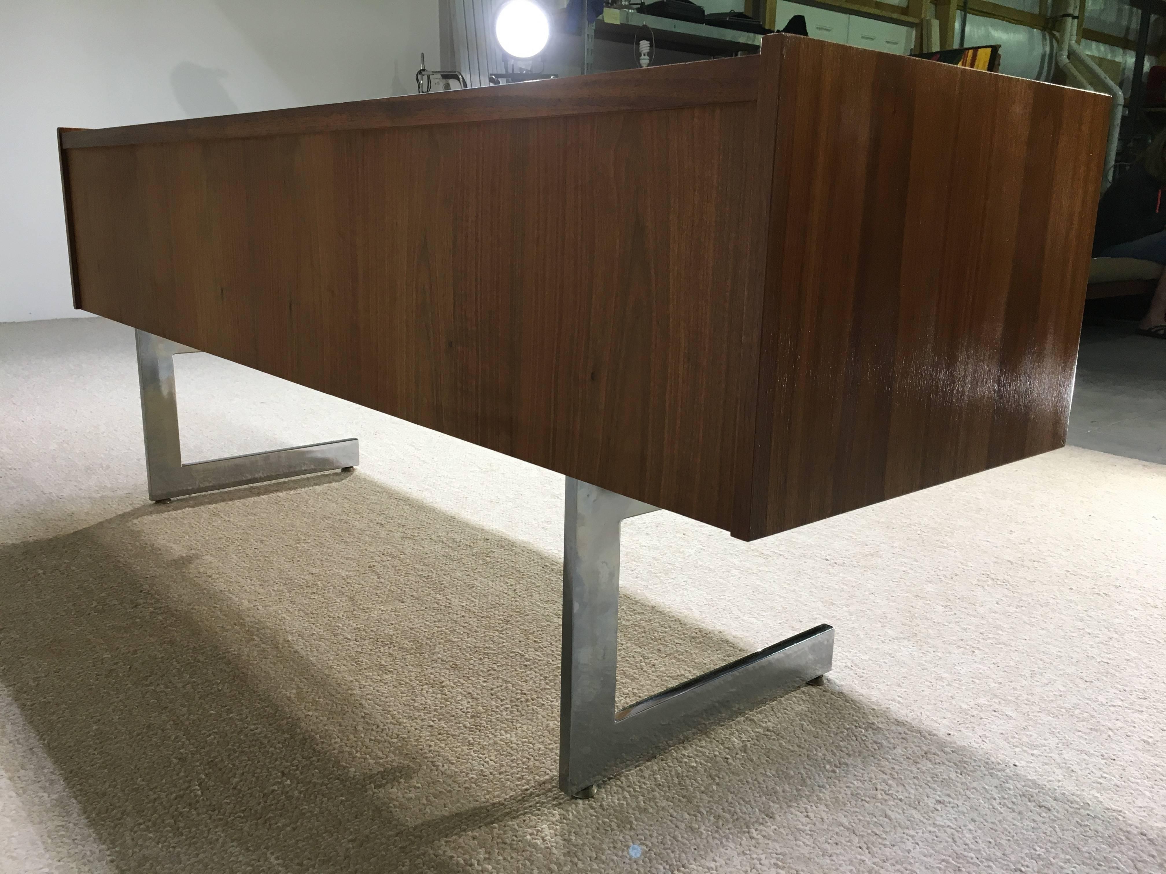 Milo Baughman Style Walnut & Chrome Cantilever Credenza by Opus Canada In Good Condition In Southampton, NJ