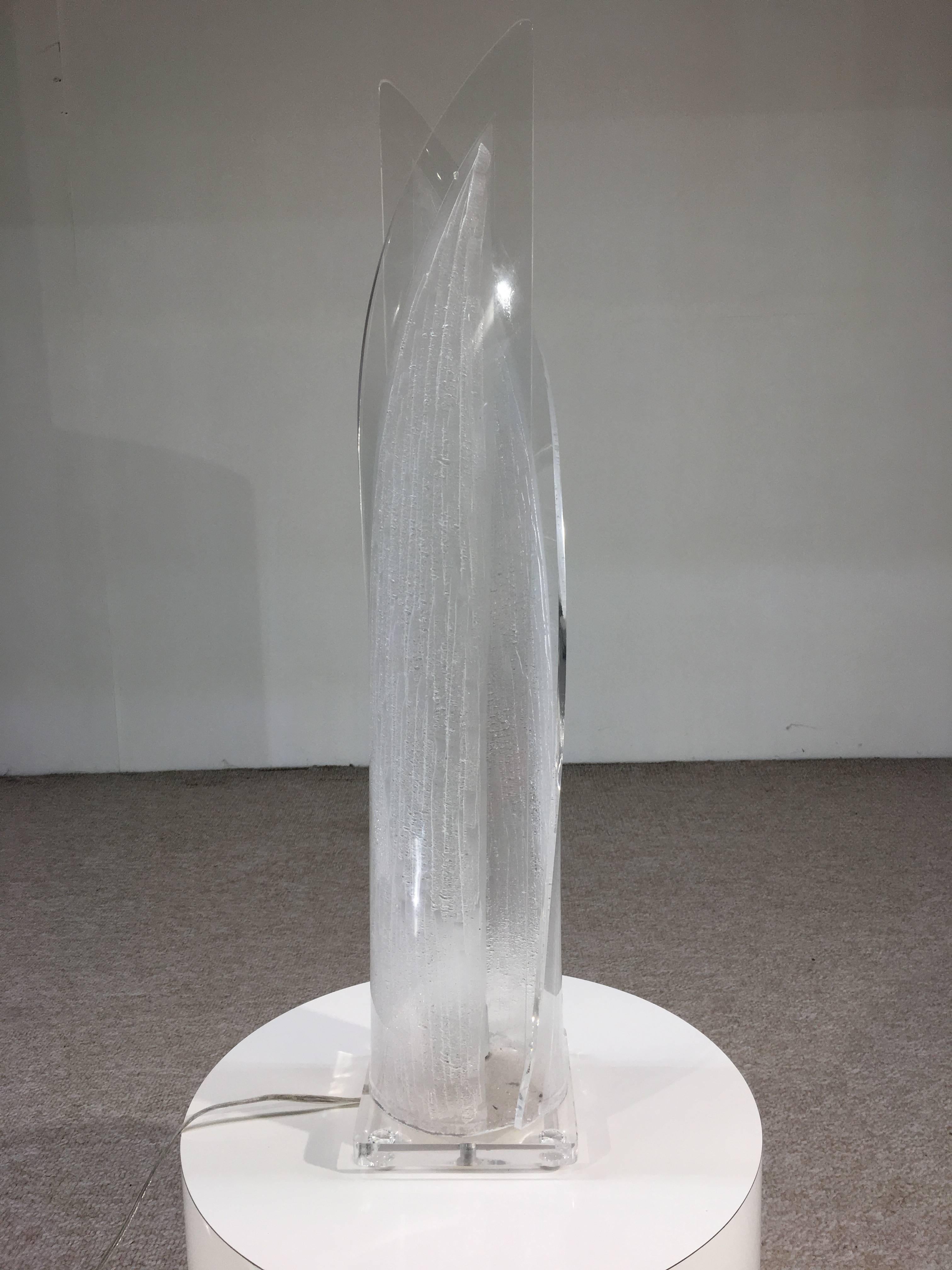A beautiful sculptural table lamp in the manner of Rougier having sculptural acrylic form with blown bubble accents inside. Very beautiful!