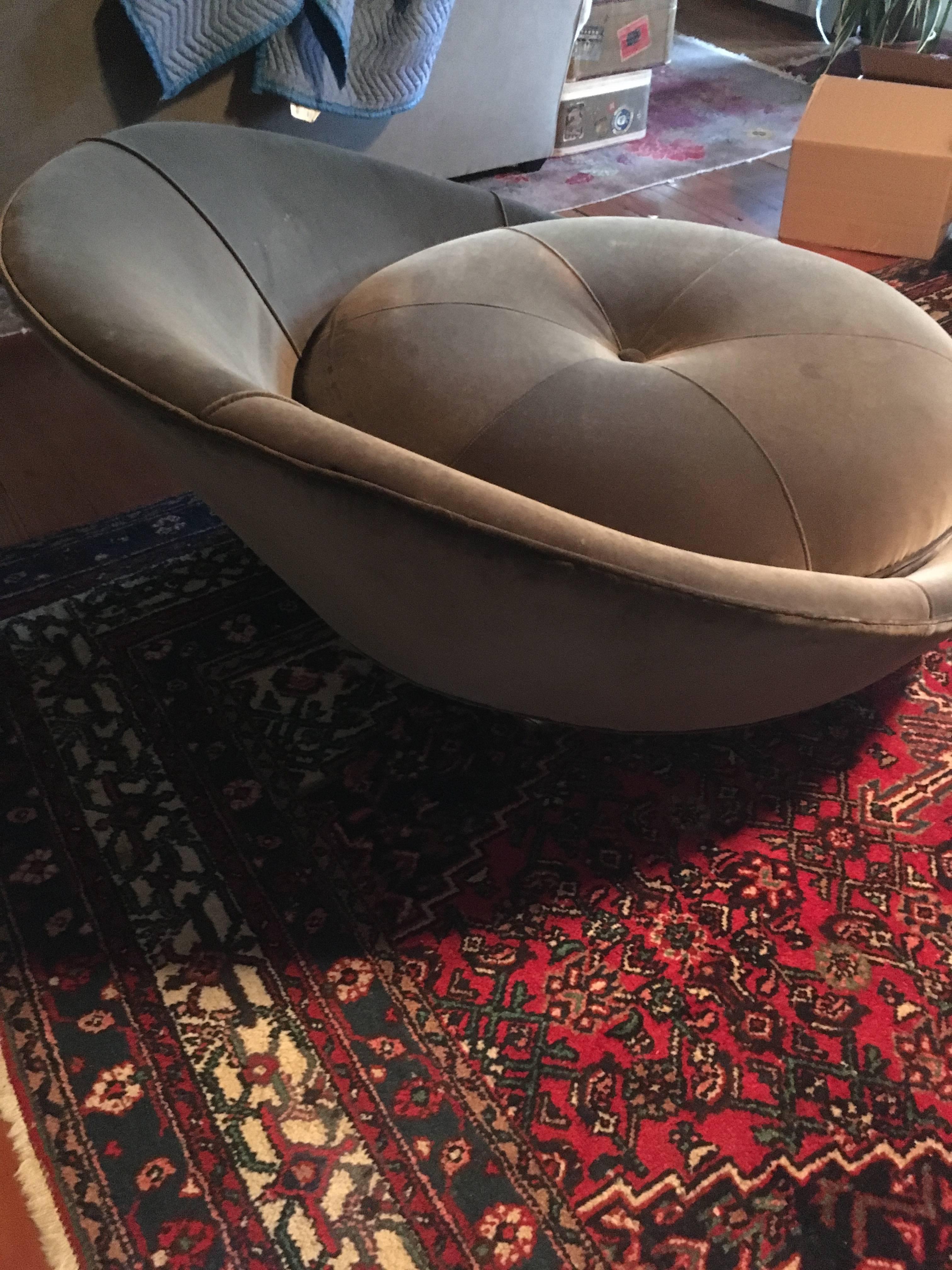 Large Round Lounge Chair by Milo Baughman In Excellent Condition In Southampton, NJ