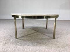 Table de cocktail circulaire de style Milo Baughman à plateau en marbre Breccia et base en laiton