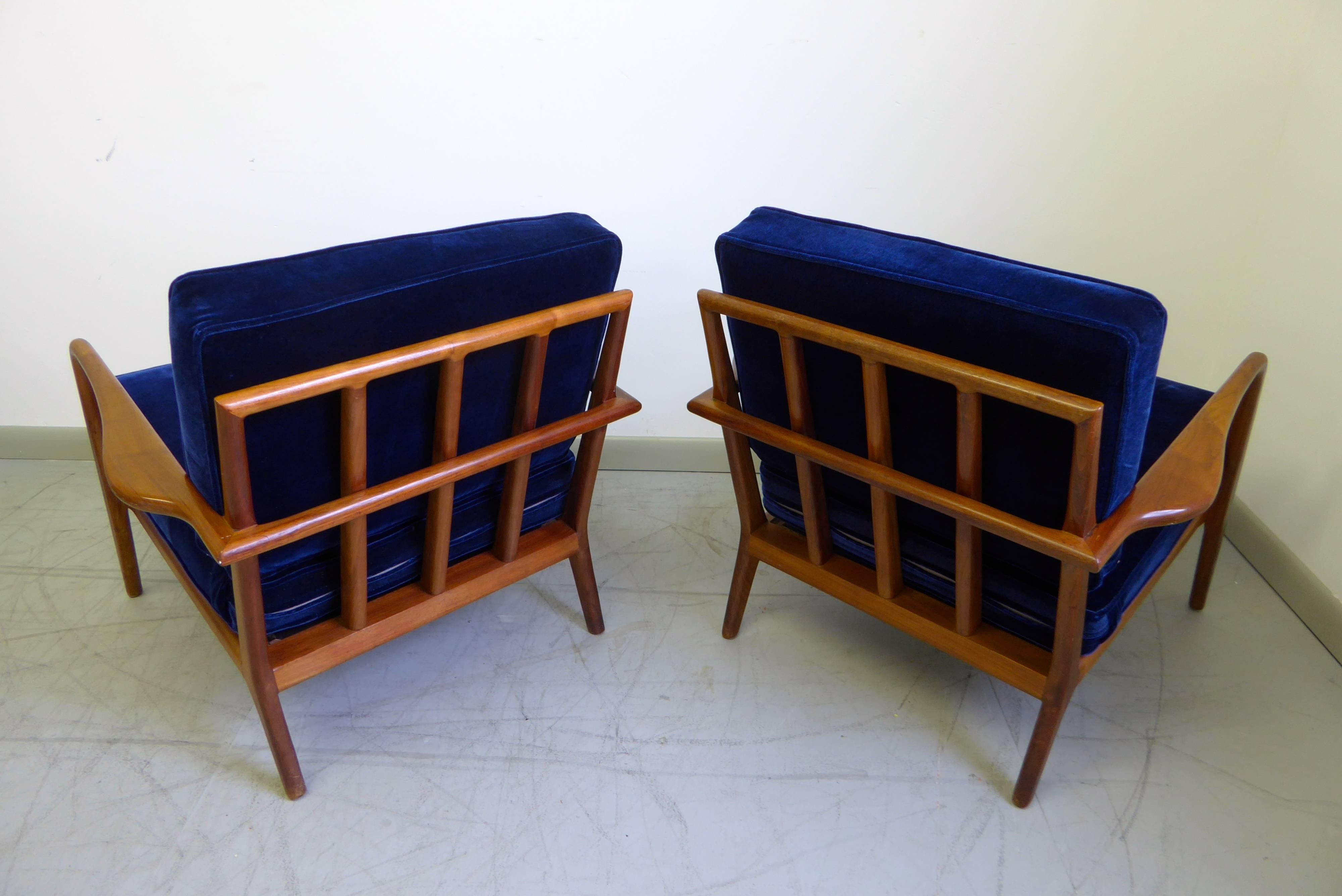 Gorgeous pair of sculptural walnut lounge chairs by Mel Smilow, 1960s. Freshly reupholstered in a deep sapphire velvet and walnut frames professionally refinished. Stunning from all angles, excellent condition.

