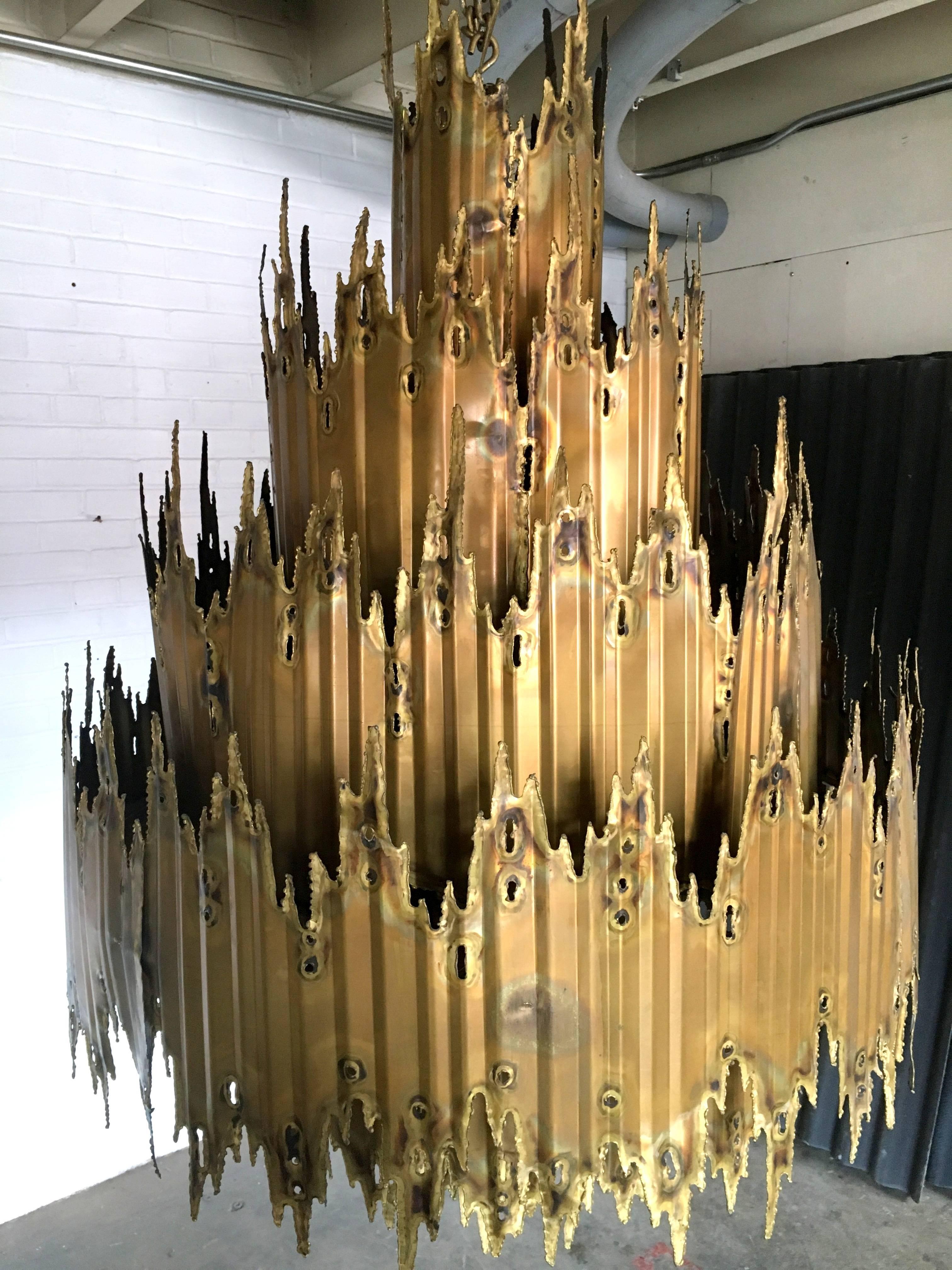 Massive Tom Greene Torch Cut Brutalist Chandelier In Excellent Condition In Southampton, NJ