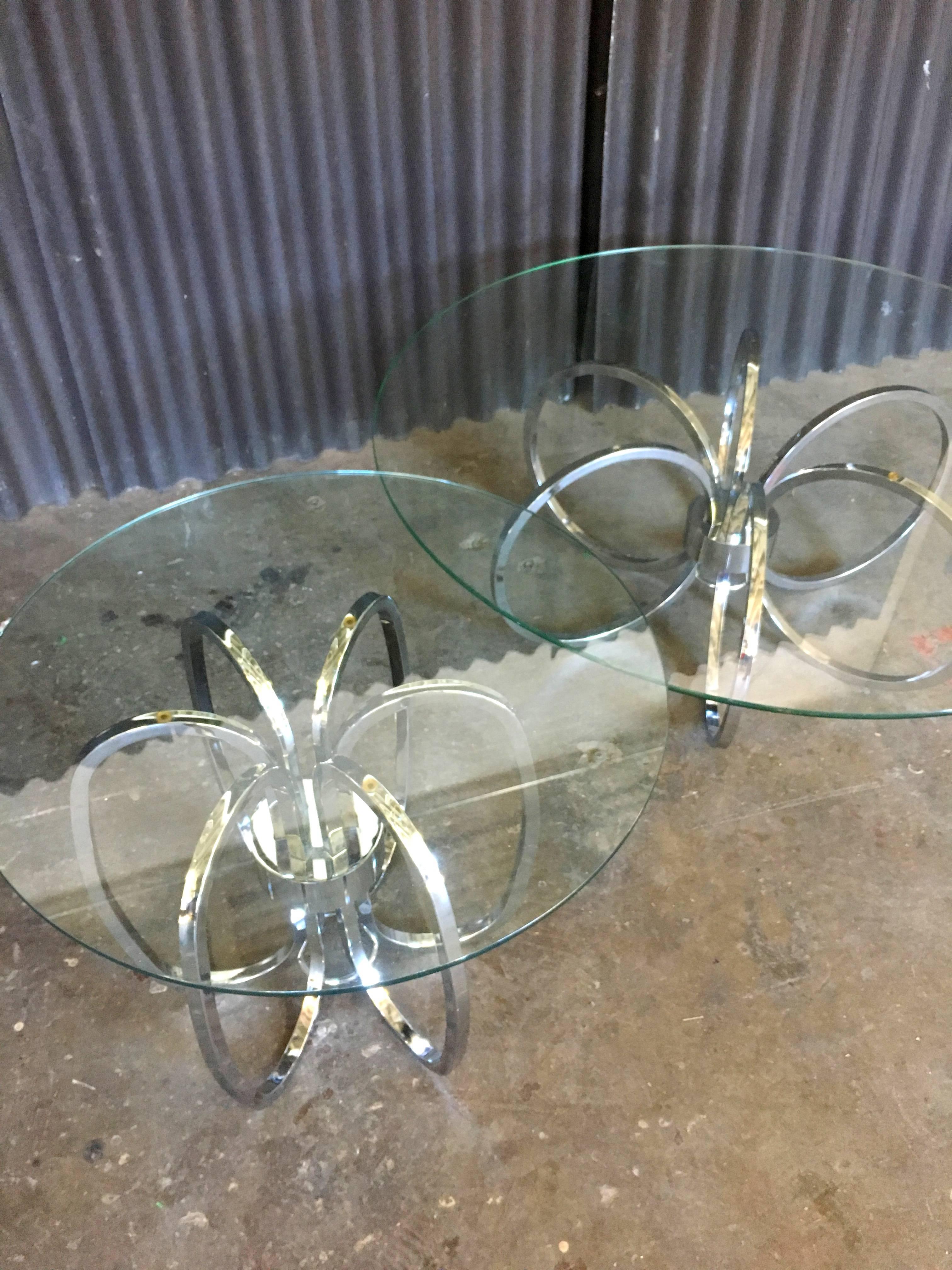 Shiny and beautiful set of chrome tables to add some sparkle to your living room!
Both pieces are in smooth and fantastic condition with no pitting anywhere.
No chips or broken glass either!
Just perfect to give that certain spot a touch of