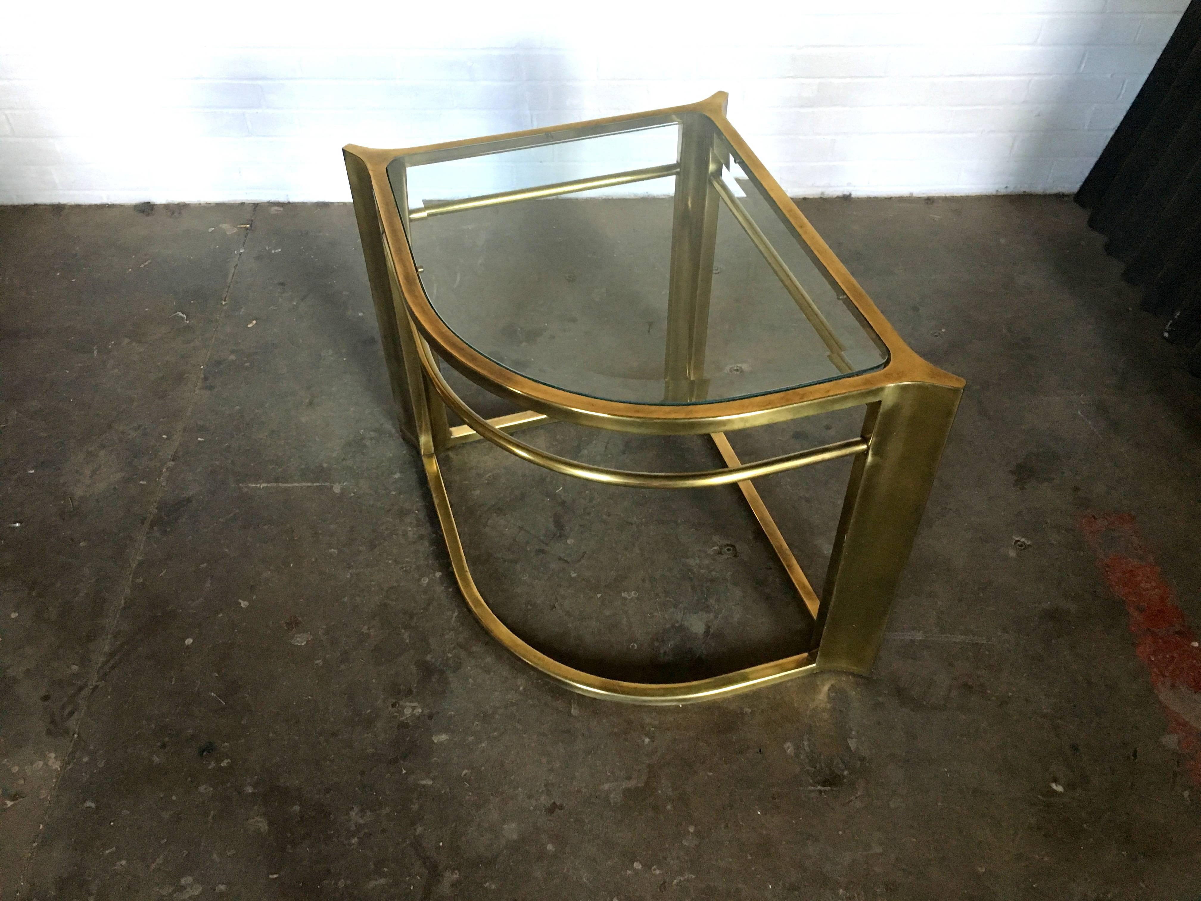 Excellent condition brass and glass end table.
This one doesn't come up that often. And when it does, hardly ever in this condition.
Beautiful shape and ready to grace your home!
Measure: 29" long
24" across
24" high.