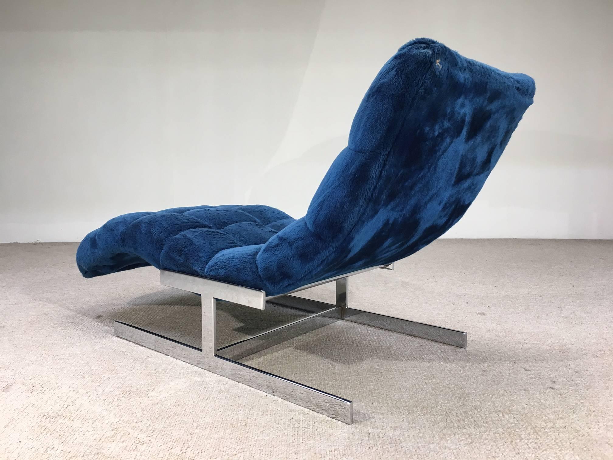 One of  most comfortable designs having a curved "Wave" resting design that forms perfectly beneath the curvature of the human body. Rest comes immediately when you lay in this chaise.
Ready for reupholstery as we did not want to presume