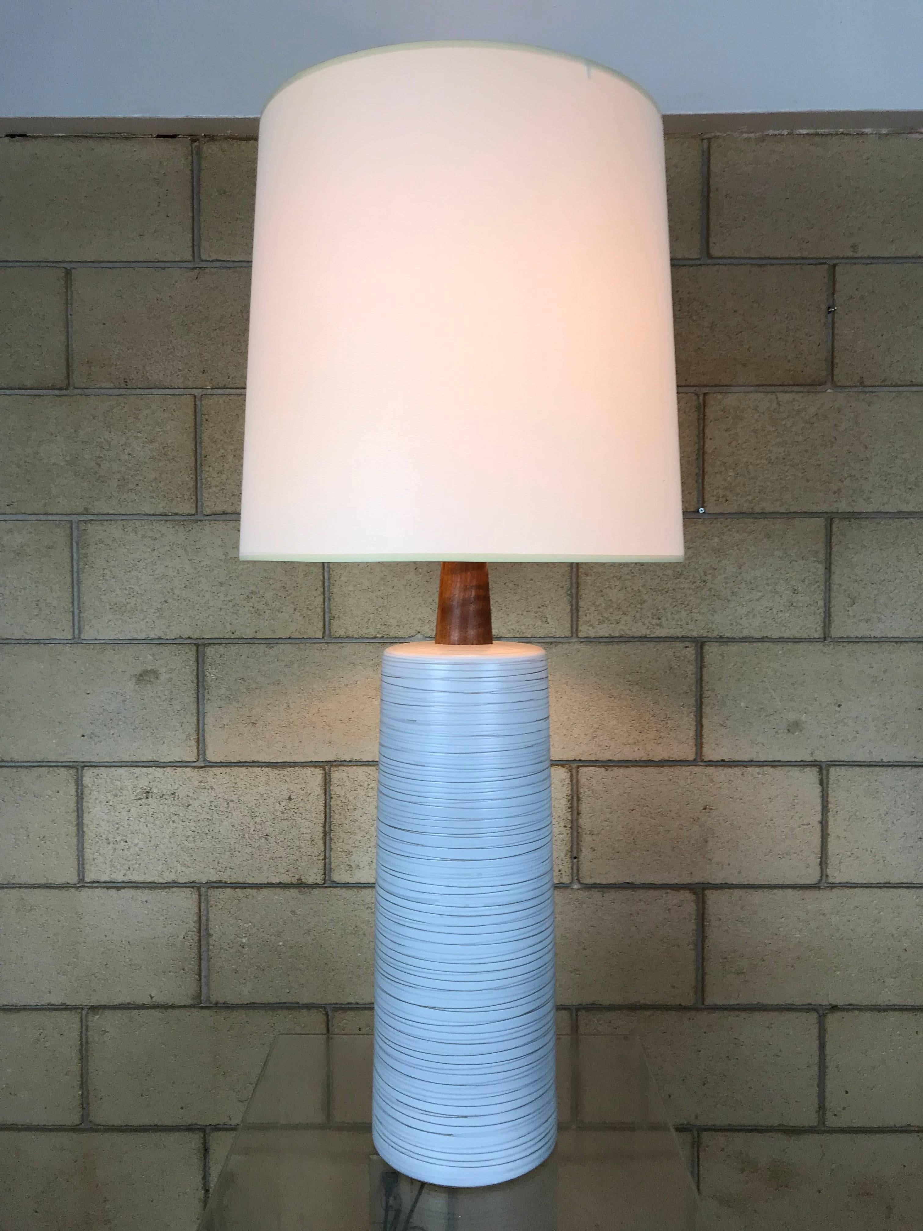 Massive Modernist Ceramic Table Lamp by Jane & Gordon Martz for Marshall Studios 2