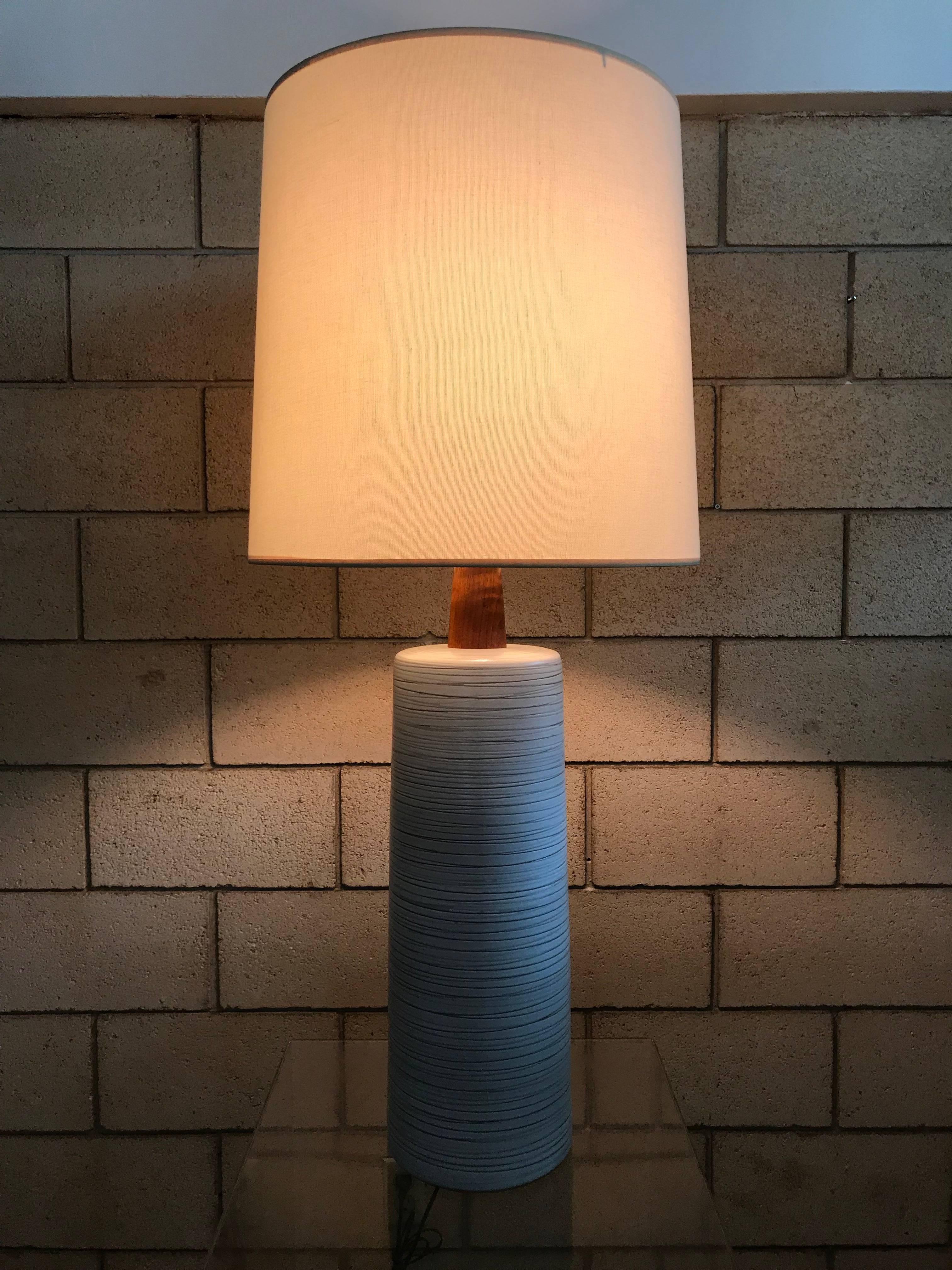 Massive Modernist Ceramic Table Lamp by Jane & Gordon Martz for Marshall Studios 3