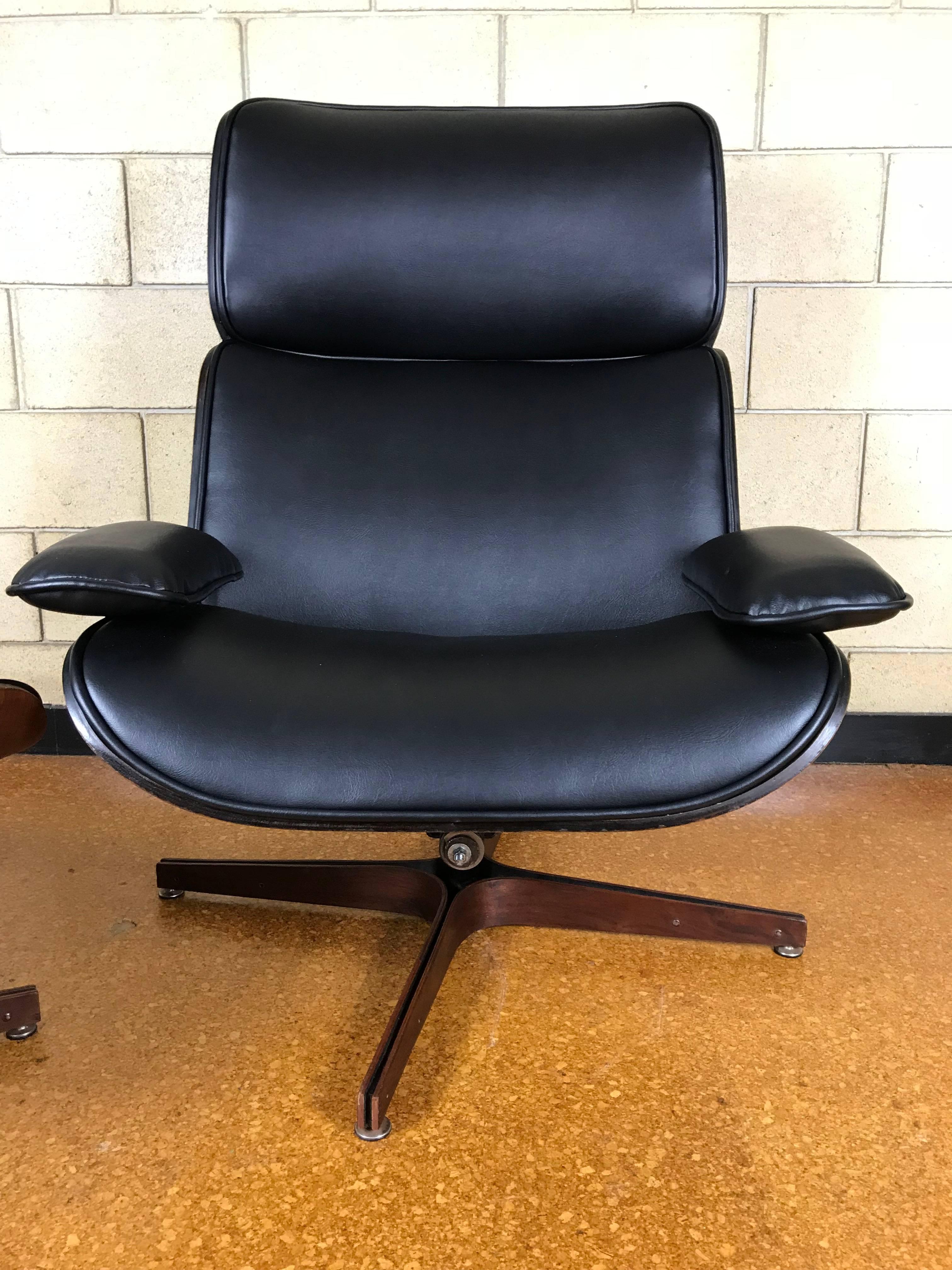 Mid-20th Century George Mulhauser for Plycraft Mr. Chair Lounge Recliner and Ottoman Swivels