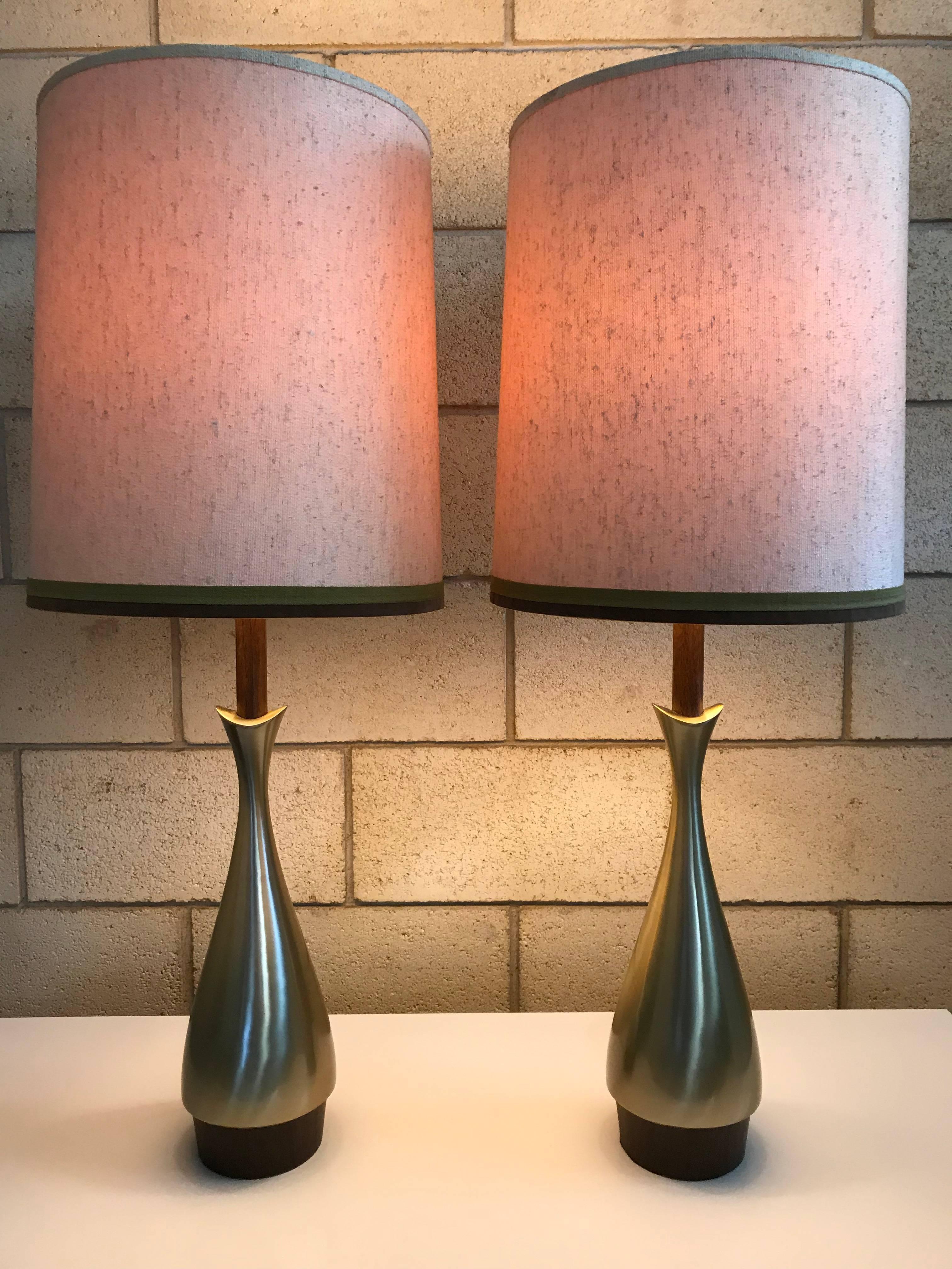 Pair of Modernist Fluted Brass and Wood Tables Lamps by Laurel Lamp Co. 3