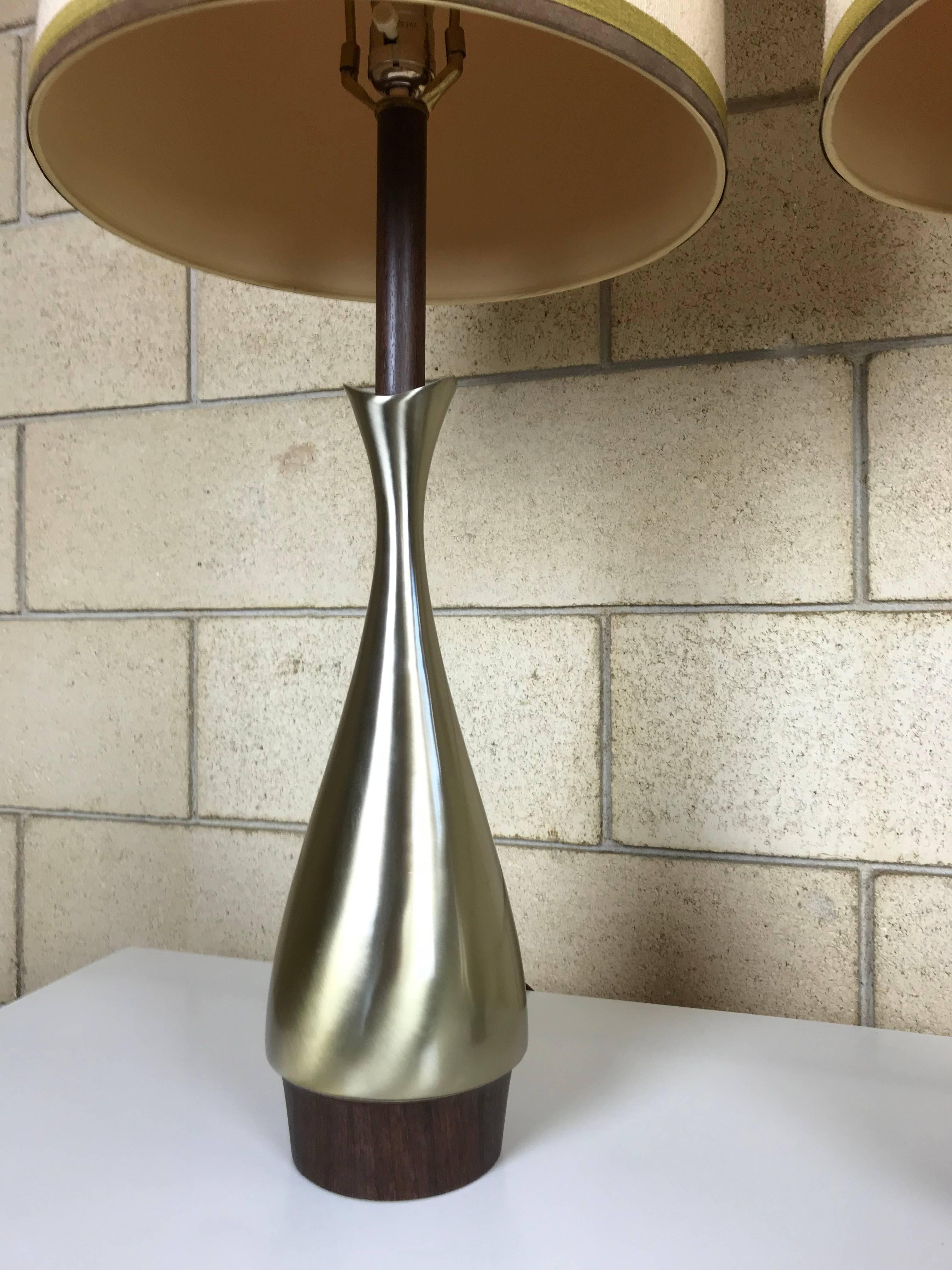 Mid-Century Modern Pair of Modernist Fluted Brass and Wood Tables Lamps by Laurel Lamp Co.