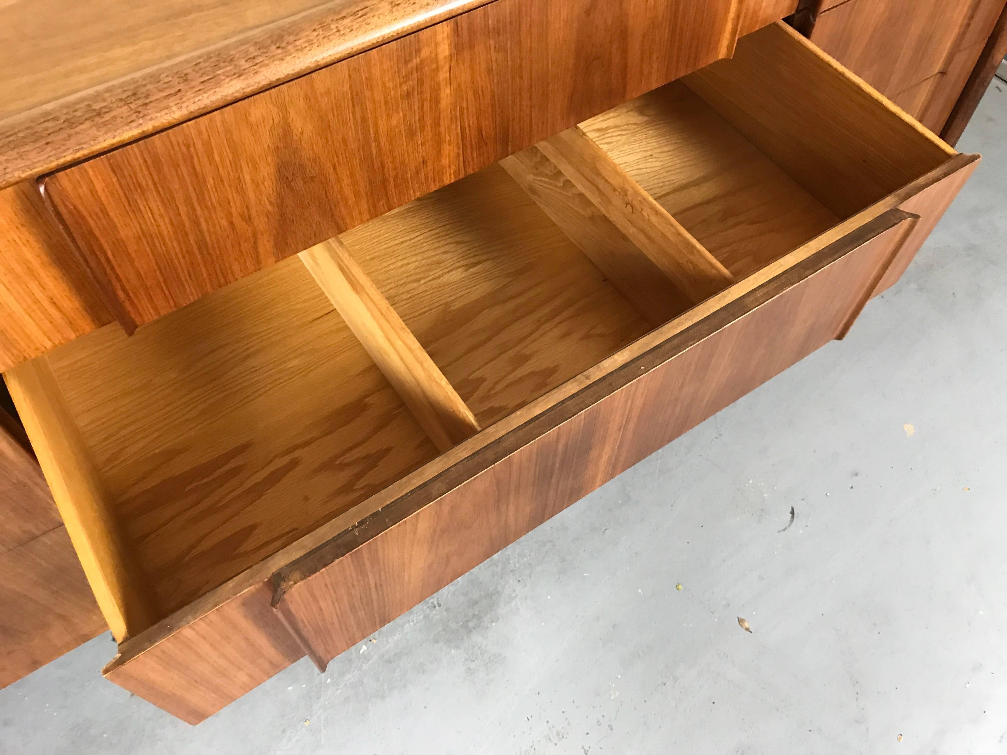 Designer 1950s Dresser by Barney Flagg for Drexel Parallel Line Refinished In Good Condition In Southampton, NJ