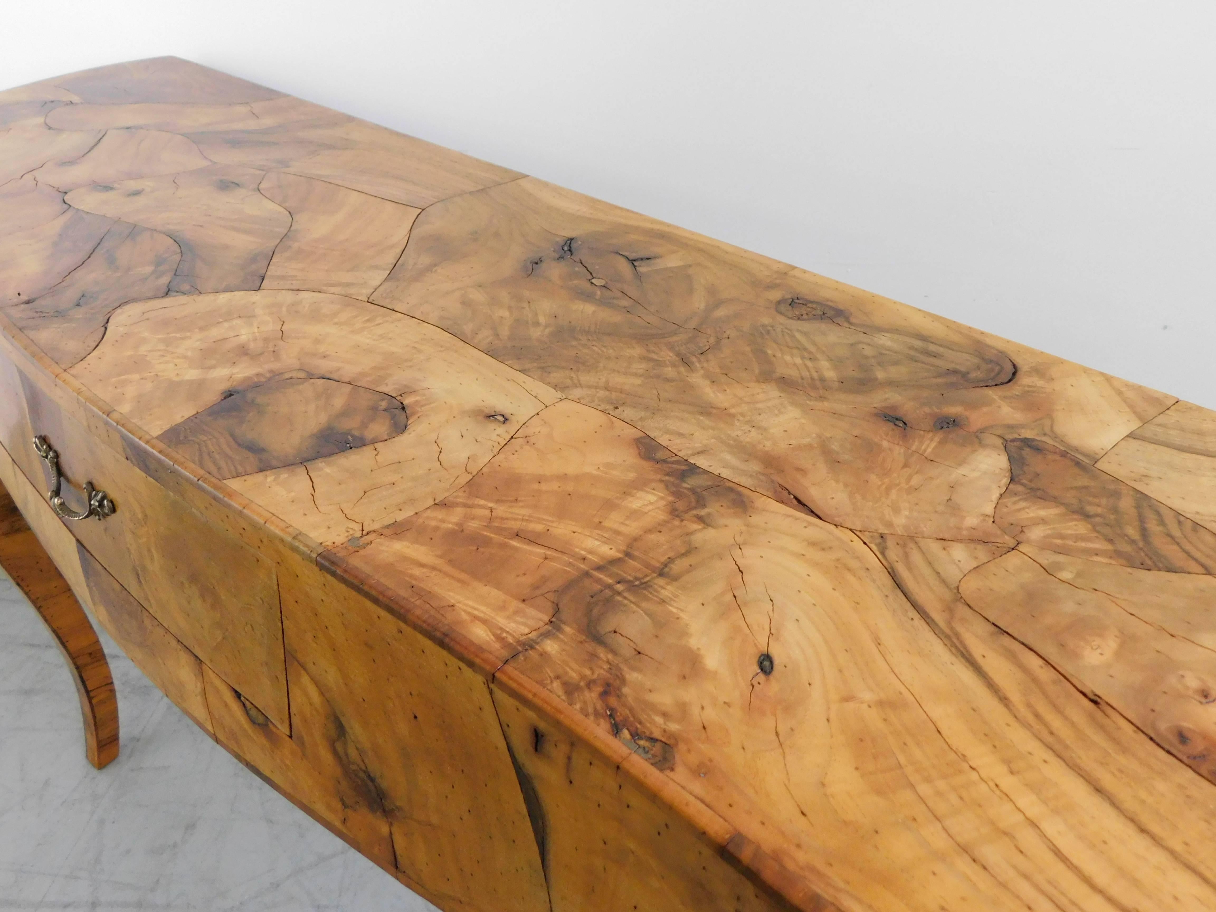 Italian Walnut Oyster Burl Bombe Console Table, 1950s In Excellent Condition In Southampton, NJ