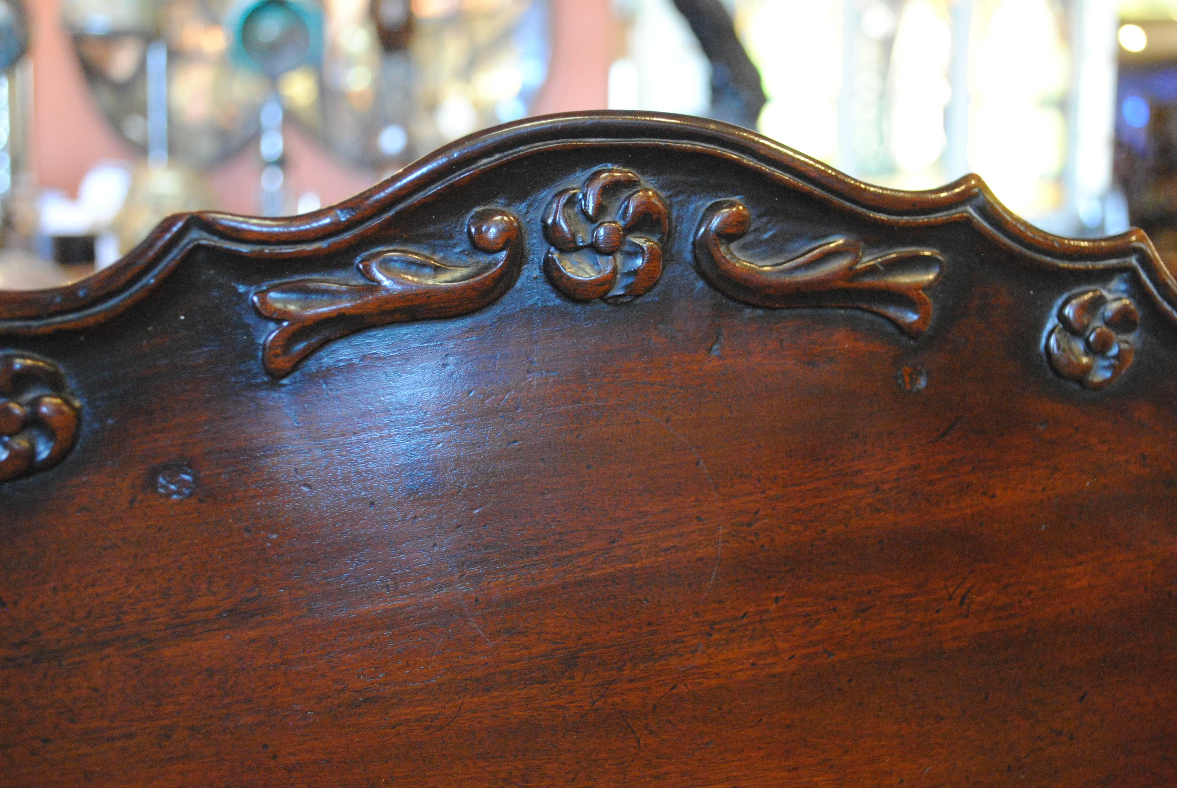Chippendale Style Mahogany Tilt-Top Pie Crust Table In Good Condition For Sale In LAS VEGAS, NV