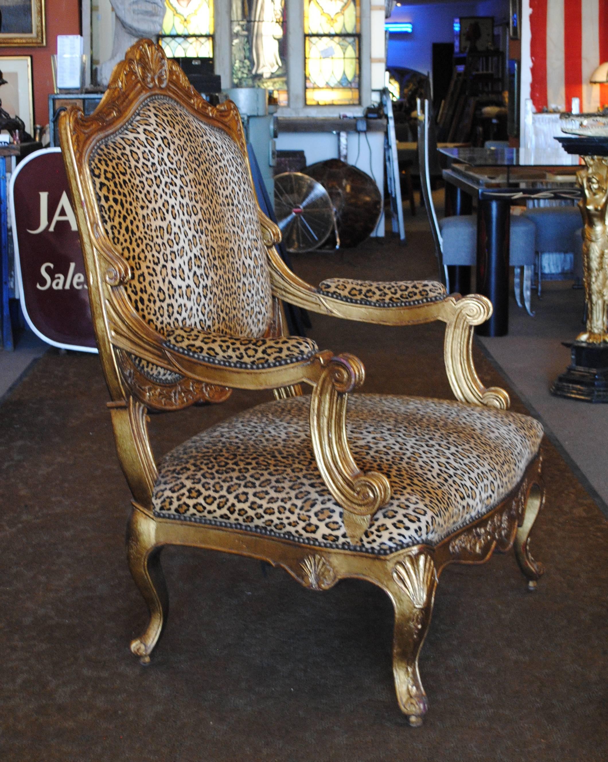 Louis XV Style Giltwood Armchair in Leopard Print In Excellent Condition For Sale In LAS VEGAS, NV