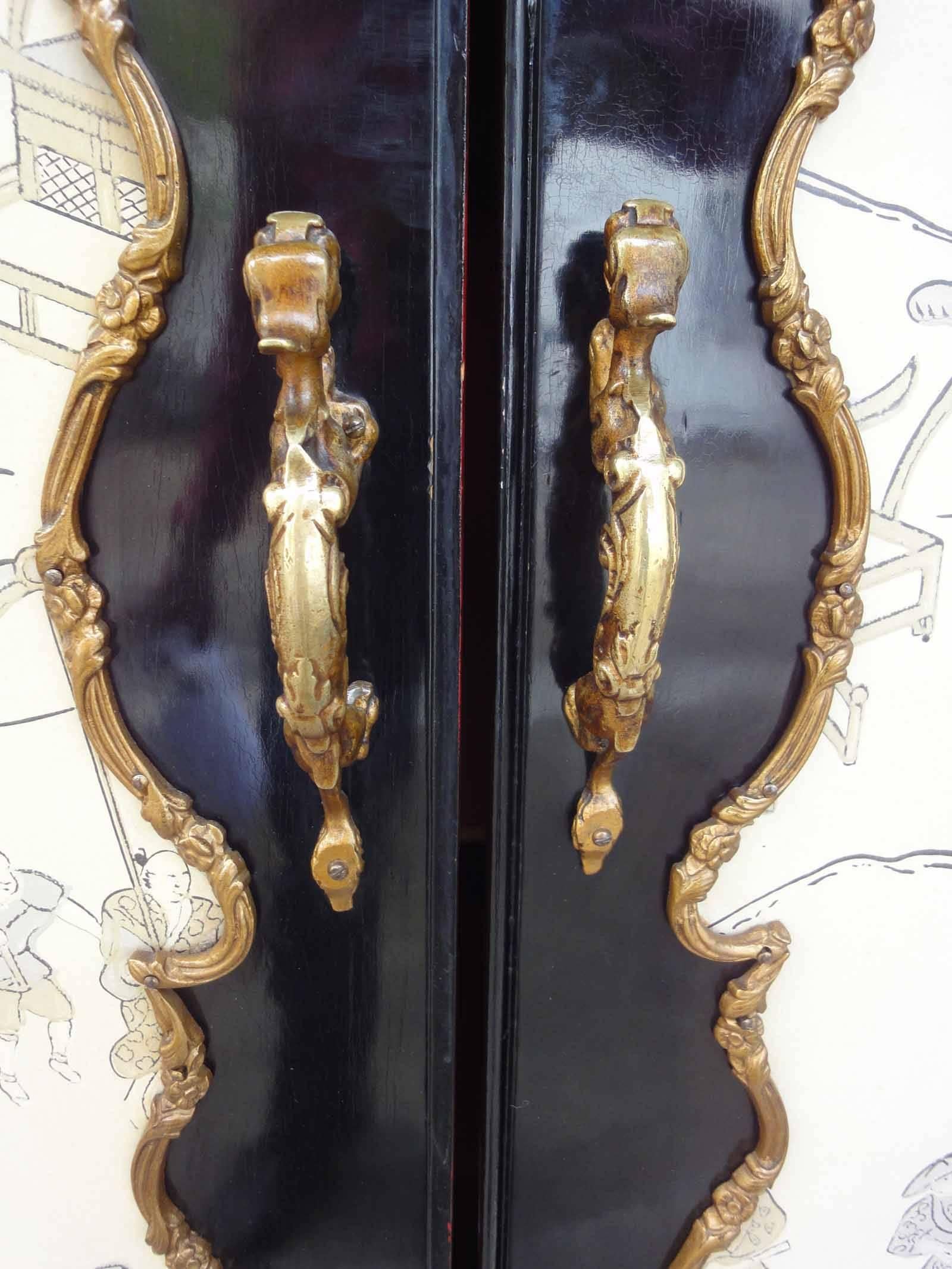 Lacquered Bar Cabinet in Chinoiserie For Sale