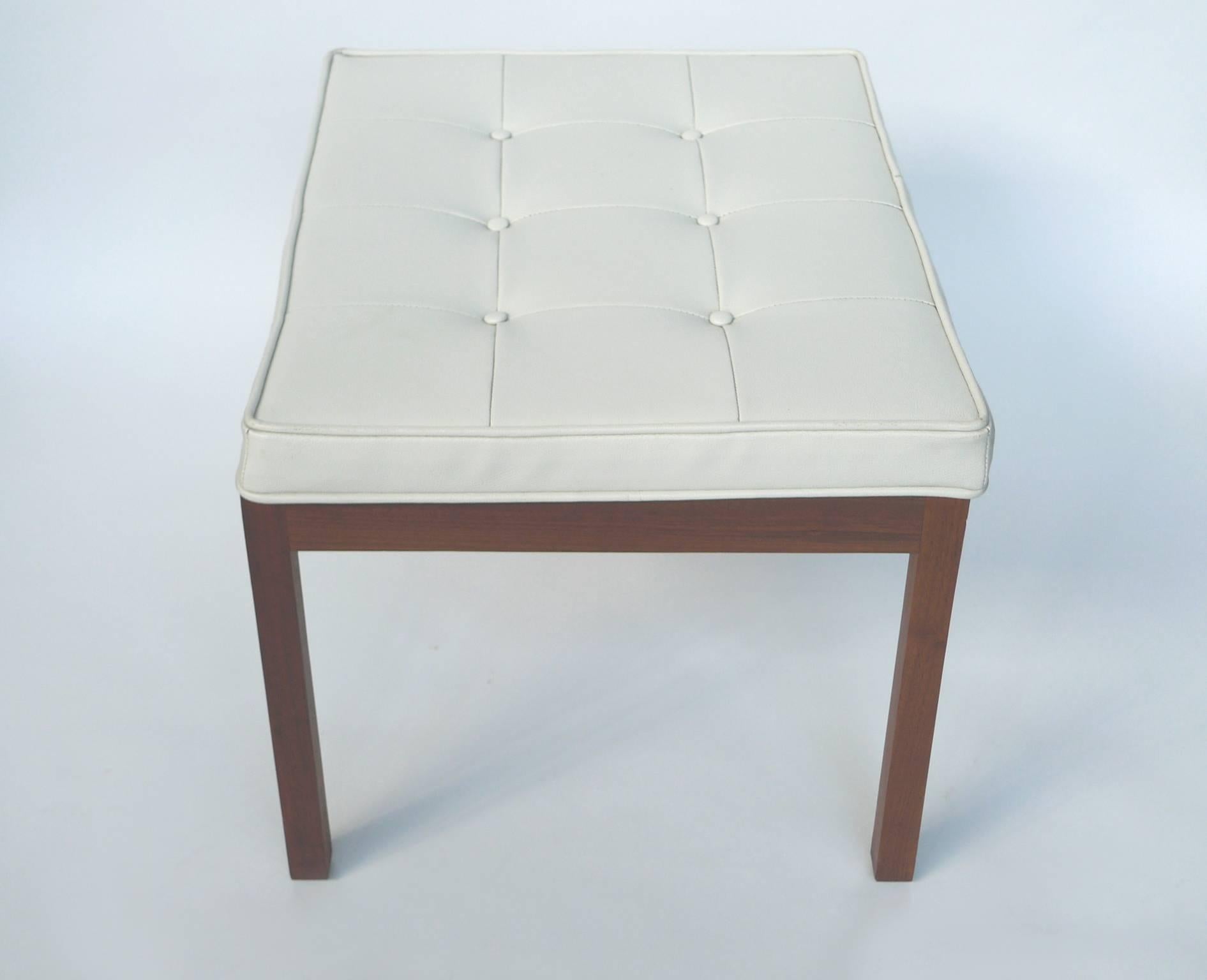 Mid-Century Modern 1960s White Vinyl Tufted Bench by Hibriten Chair Co