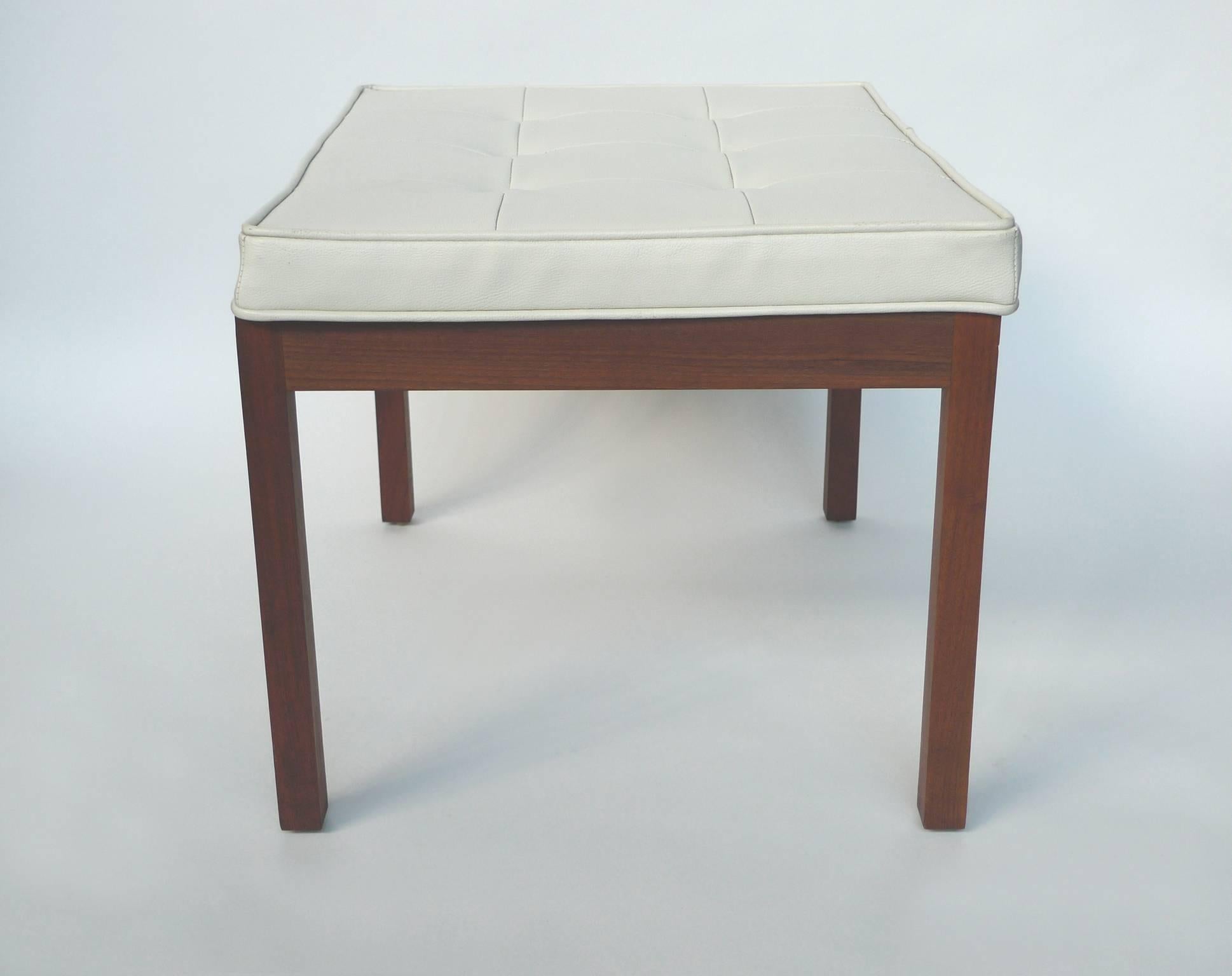 American 1960s White Vinyl Tufted Bench by Hibriten Chair Co