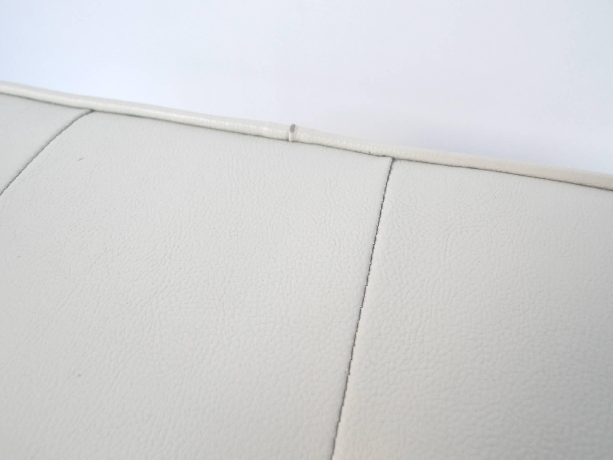 20th Century 1960s White Vinyl Tufted Bench by Hibriten Chair Co
