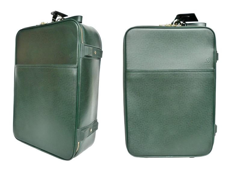 Porta Terno Louis Vuitton Original Green Taiga Leather Large