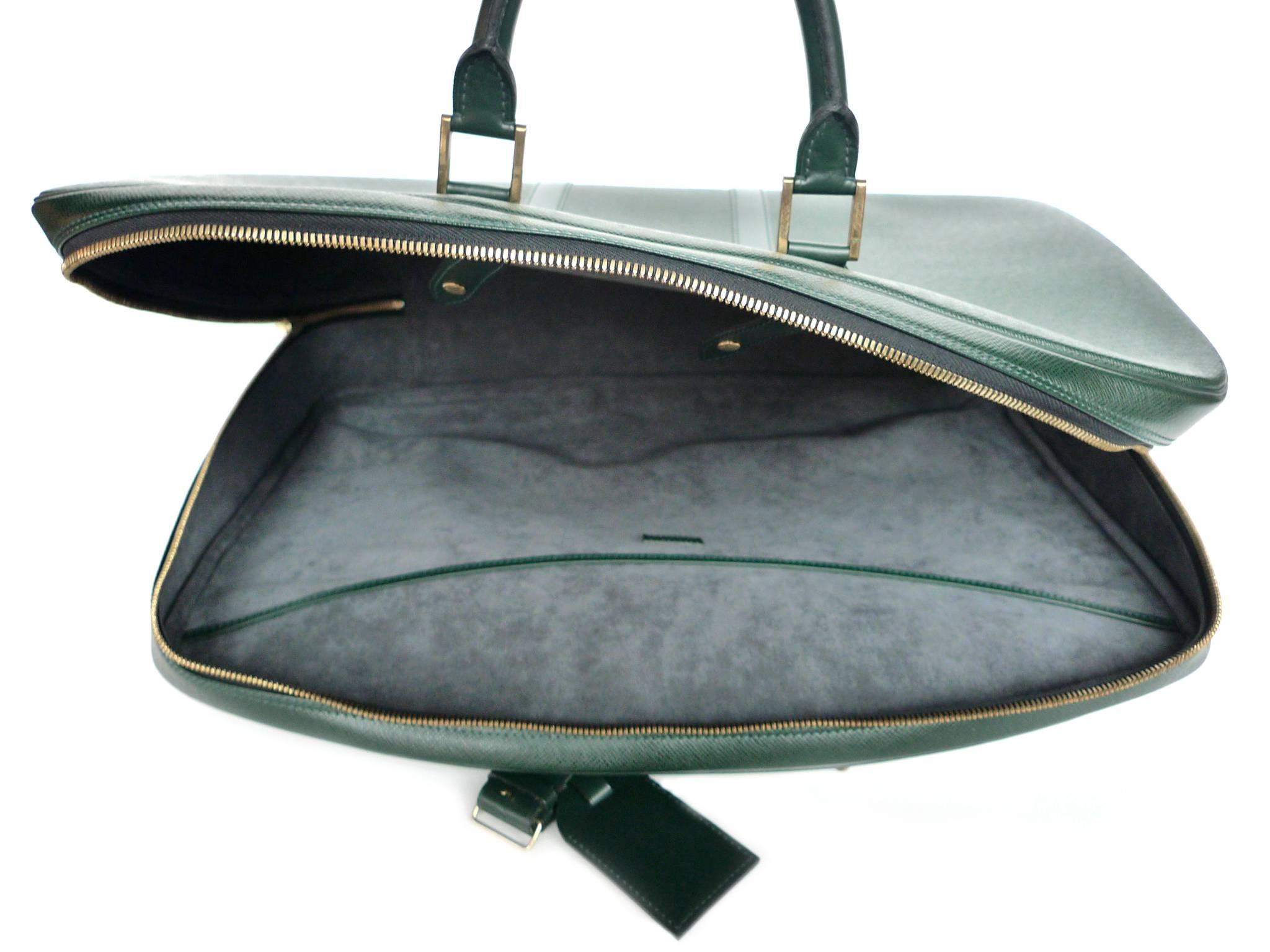 20th Century Louis Vuitton Hunter Green Taiga Leather Helanga Travel Bag