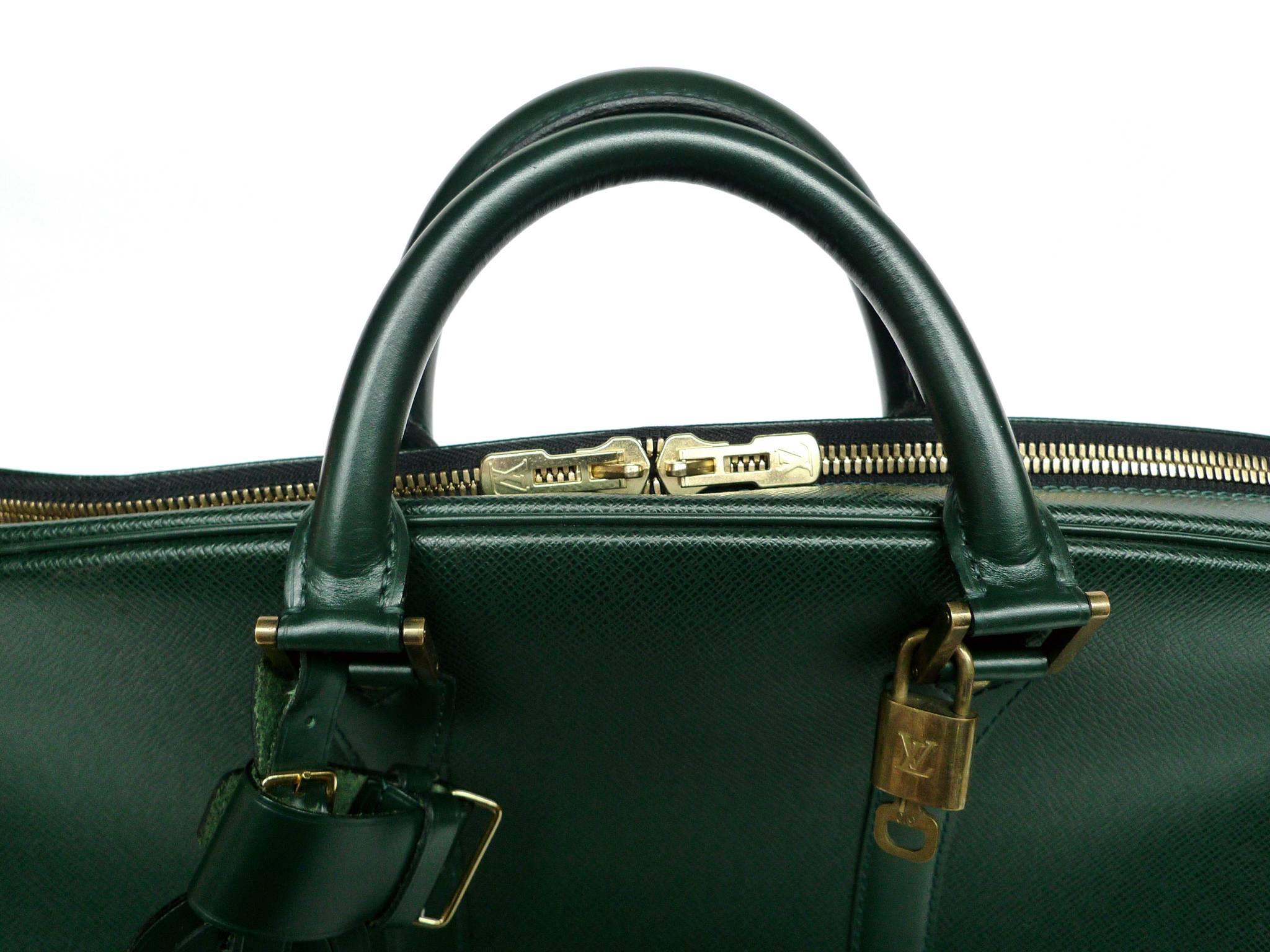 Louis Vuitton Hunter Green Taiga Leather Helanga Travel Bag In Excellent Condition In New York, NY