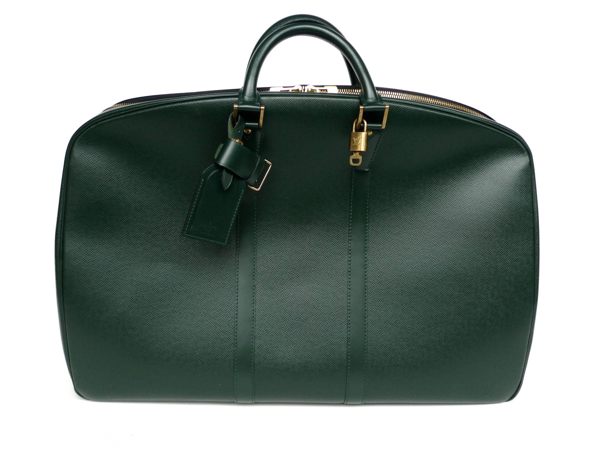 Modern Louis Vuitton Hunter Green Taiga Leather Helanga Travel Bag