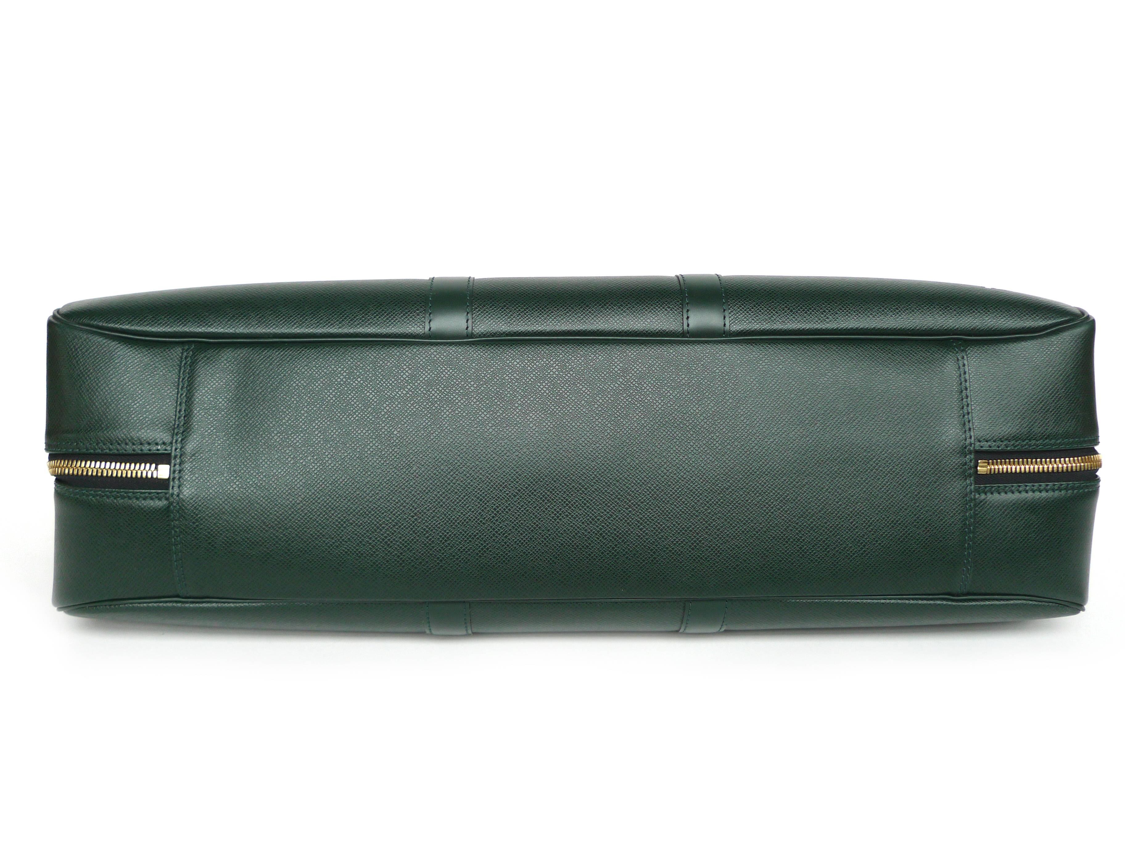 French Louis Vuitton Hunter Green Taiga Leather Helanga Travel Bag