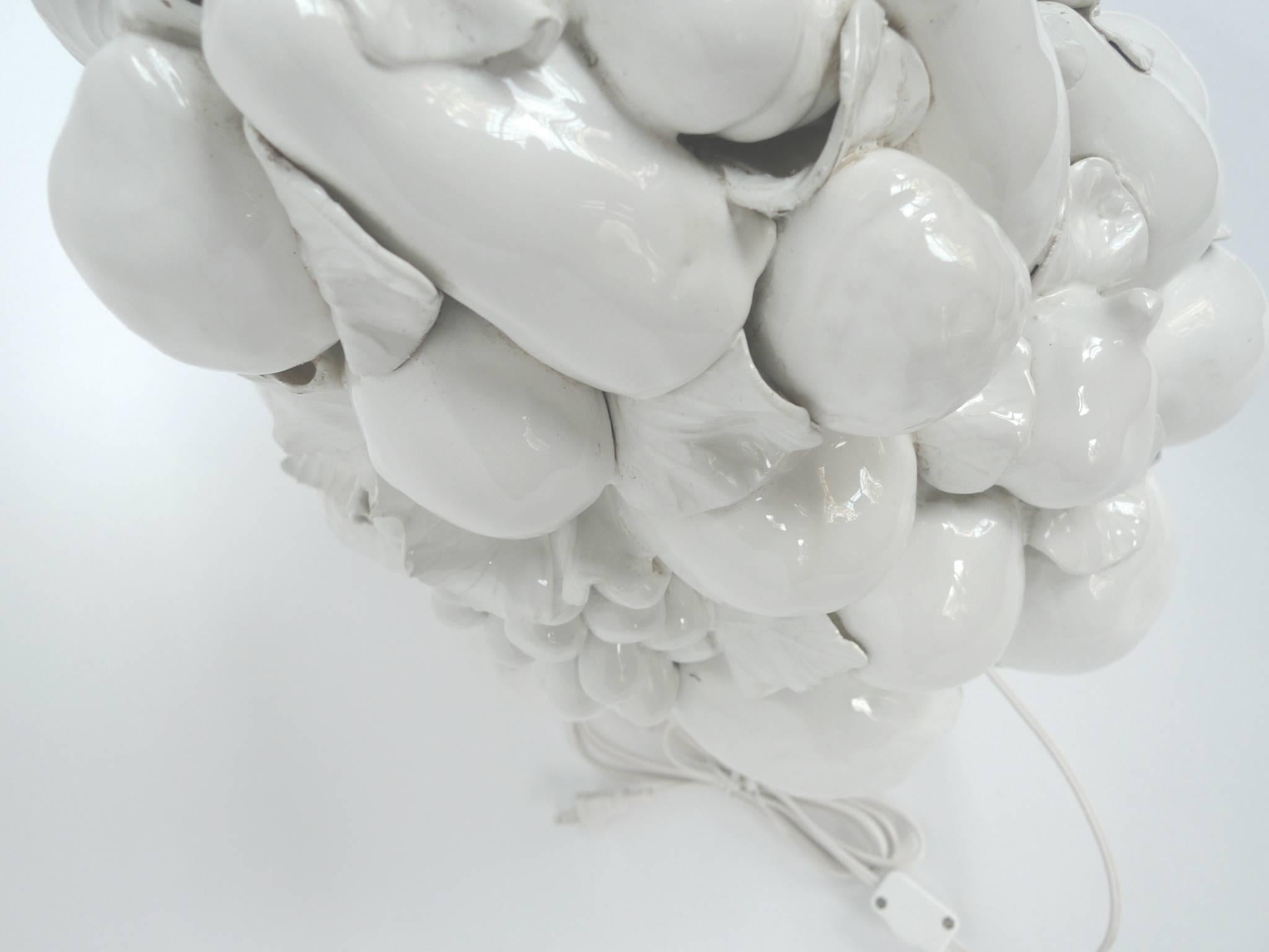 Pair of 1970s White Ceramic Fruit Basket Table Lamps In Good Condition In New York, NY
