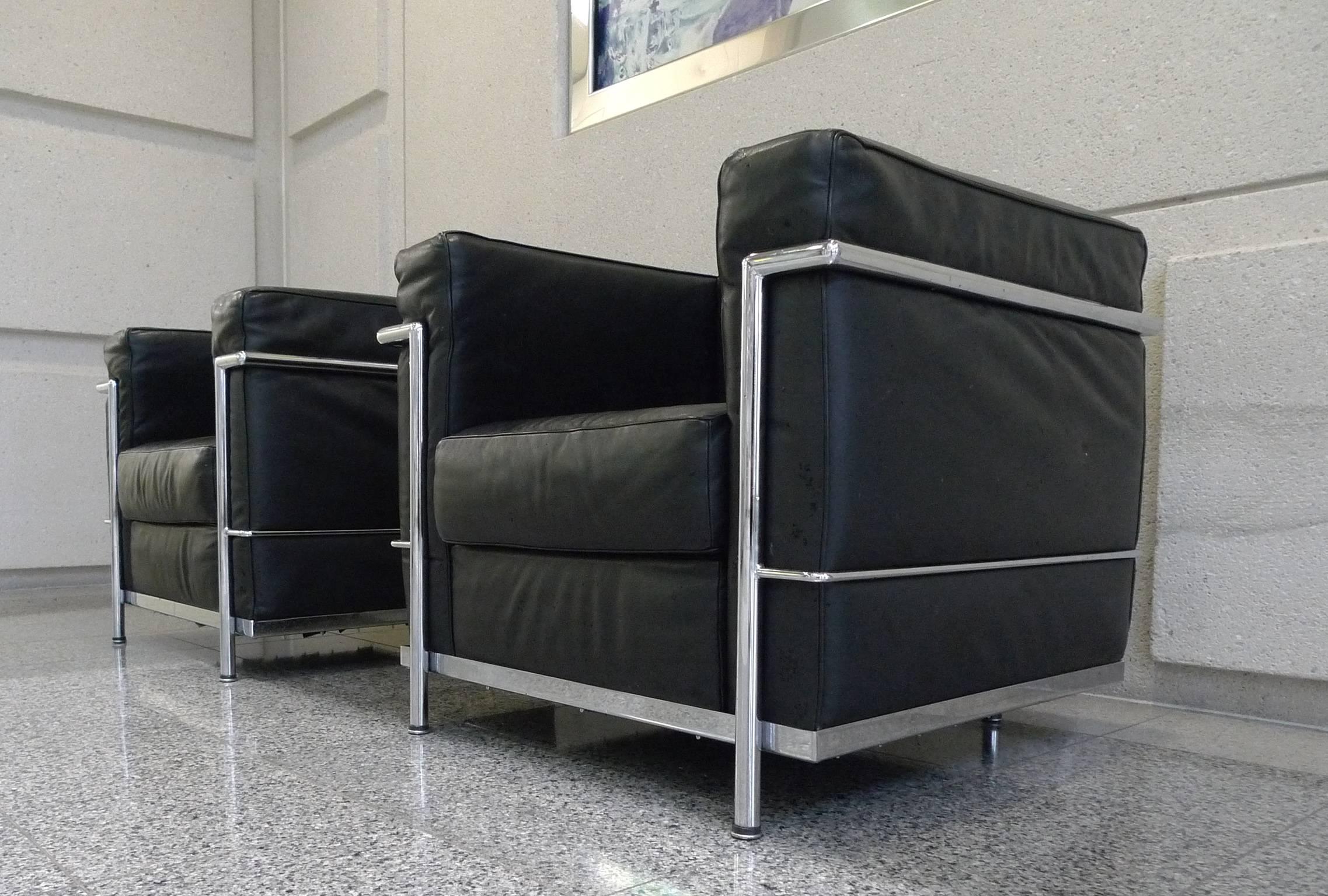 Black Leather Club Chairs in the Manner of Le Corbusier In Good Condition In New York, NY