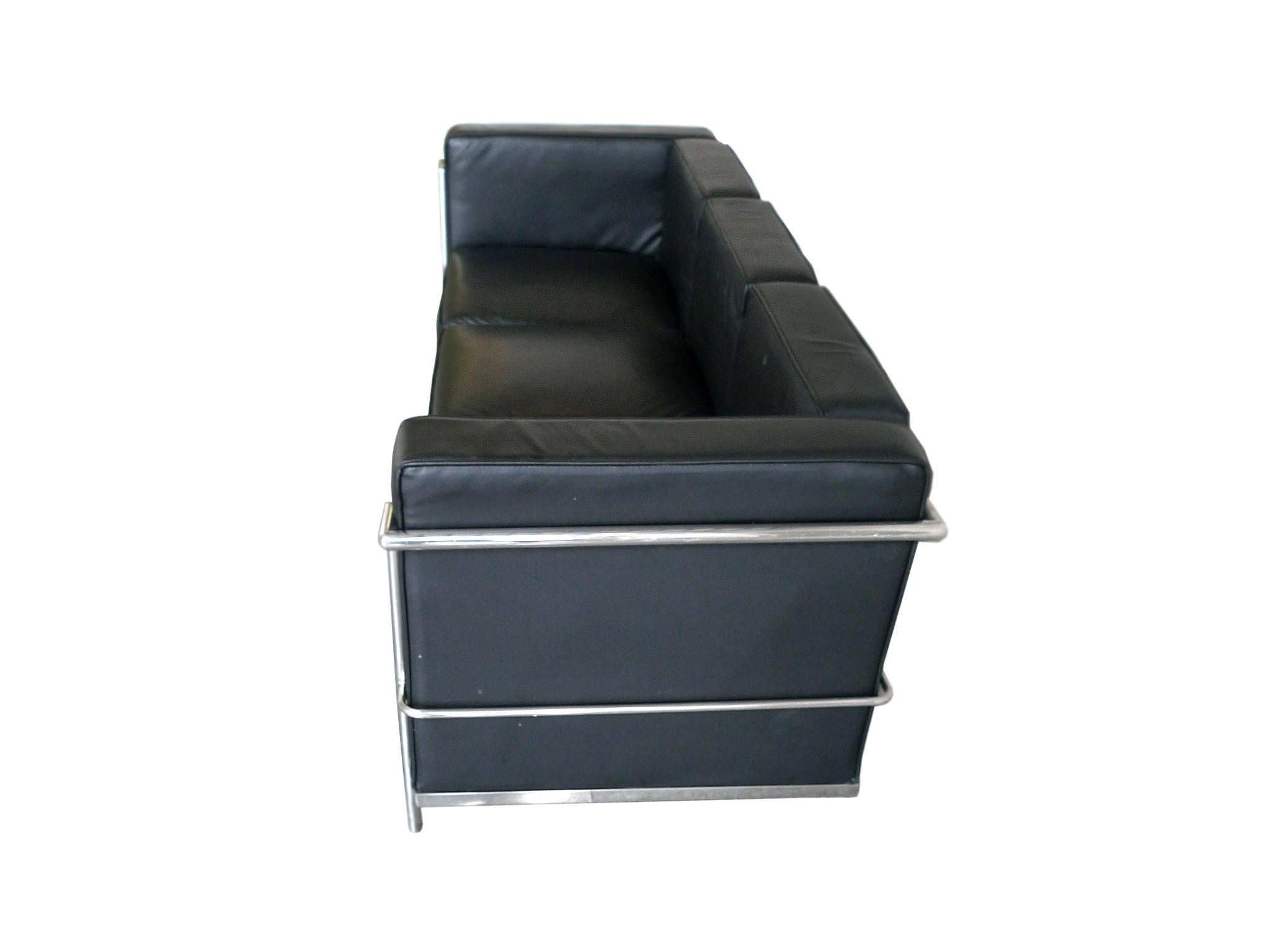 Modern Black Leather Sofa in the Style of Le Corbusier