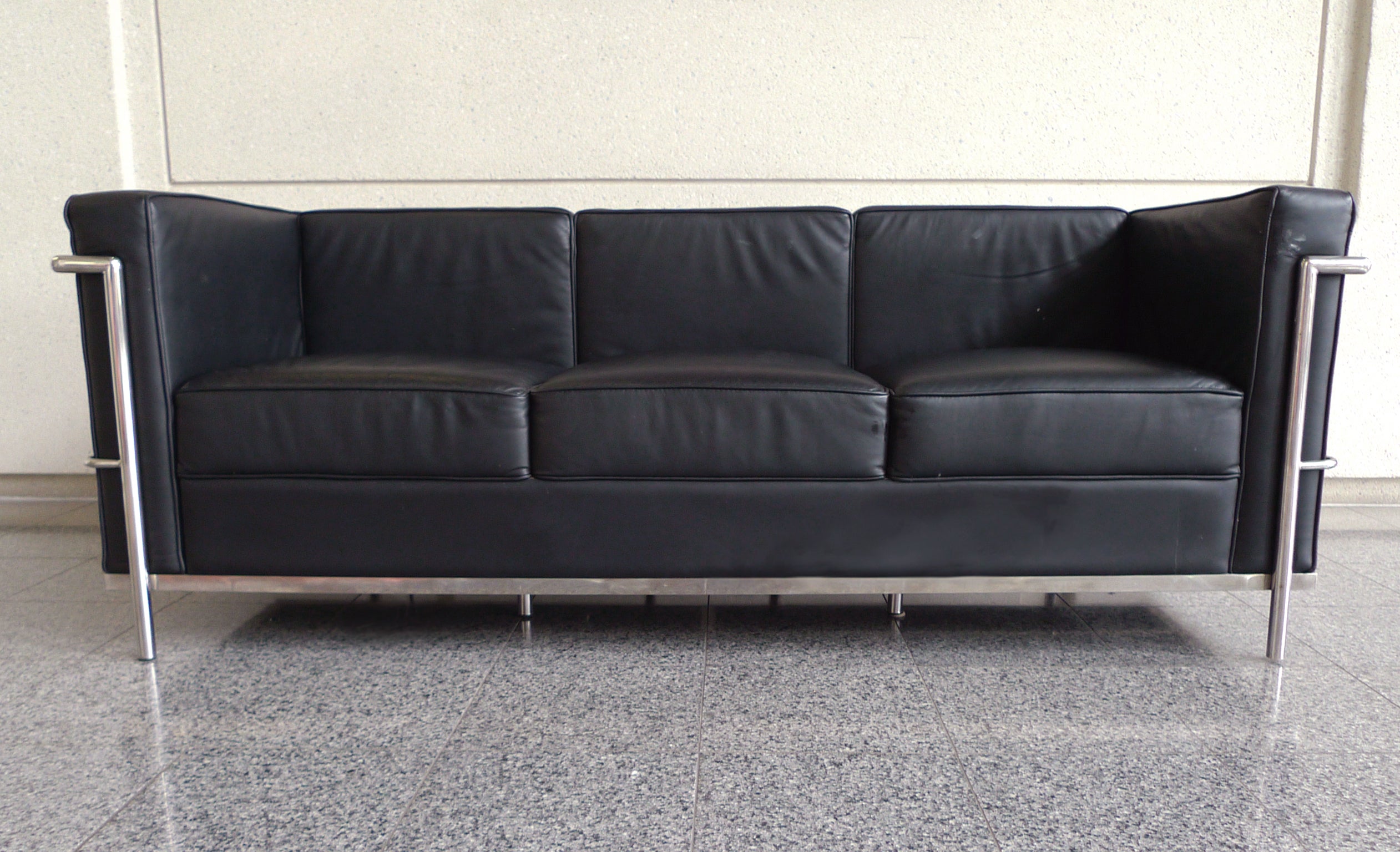 Black Leather Sofa In The Style Of Le Corbusier At 1stdibs