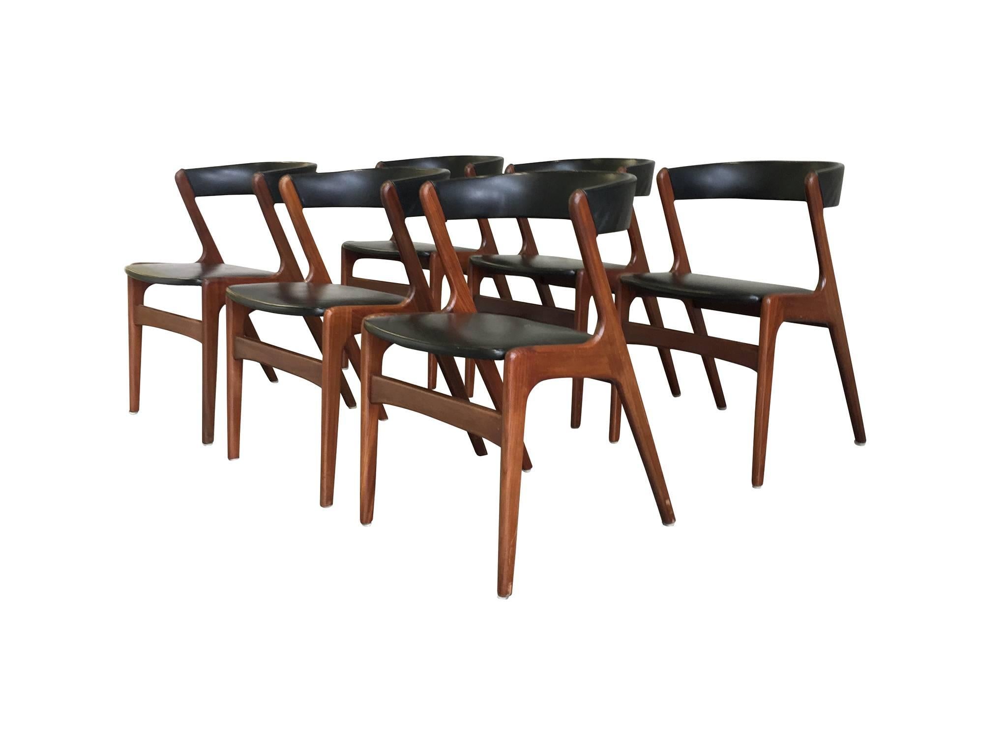 Scandinavian Modern Set of Six Midcentury Danish Teak and Black Skai Dining Chairs by Omann Jun
