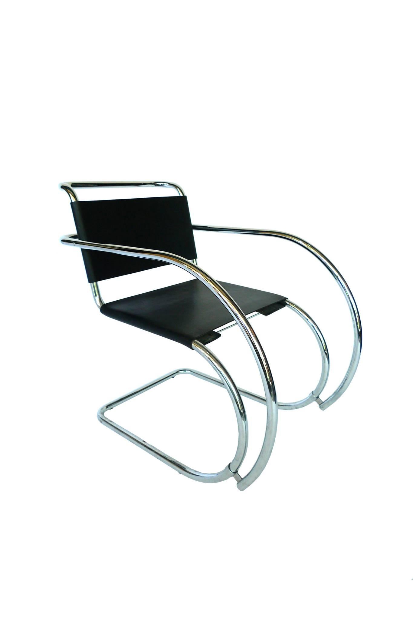 These MR chairs, designed in the 1920s by Mies van der Rohe, employ a curved chrome-plated tubular steel frame. The design is an innovative cantilever that offers wide seating. The seat and back are constructed from leather, which is wrapped around