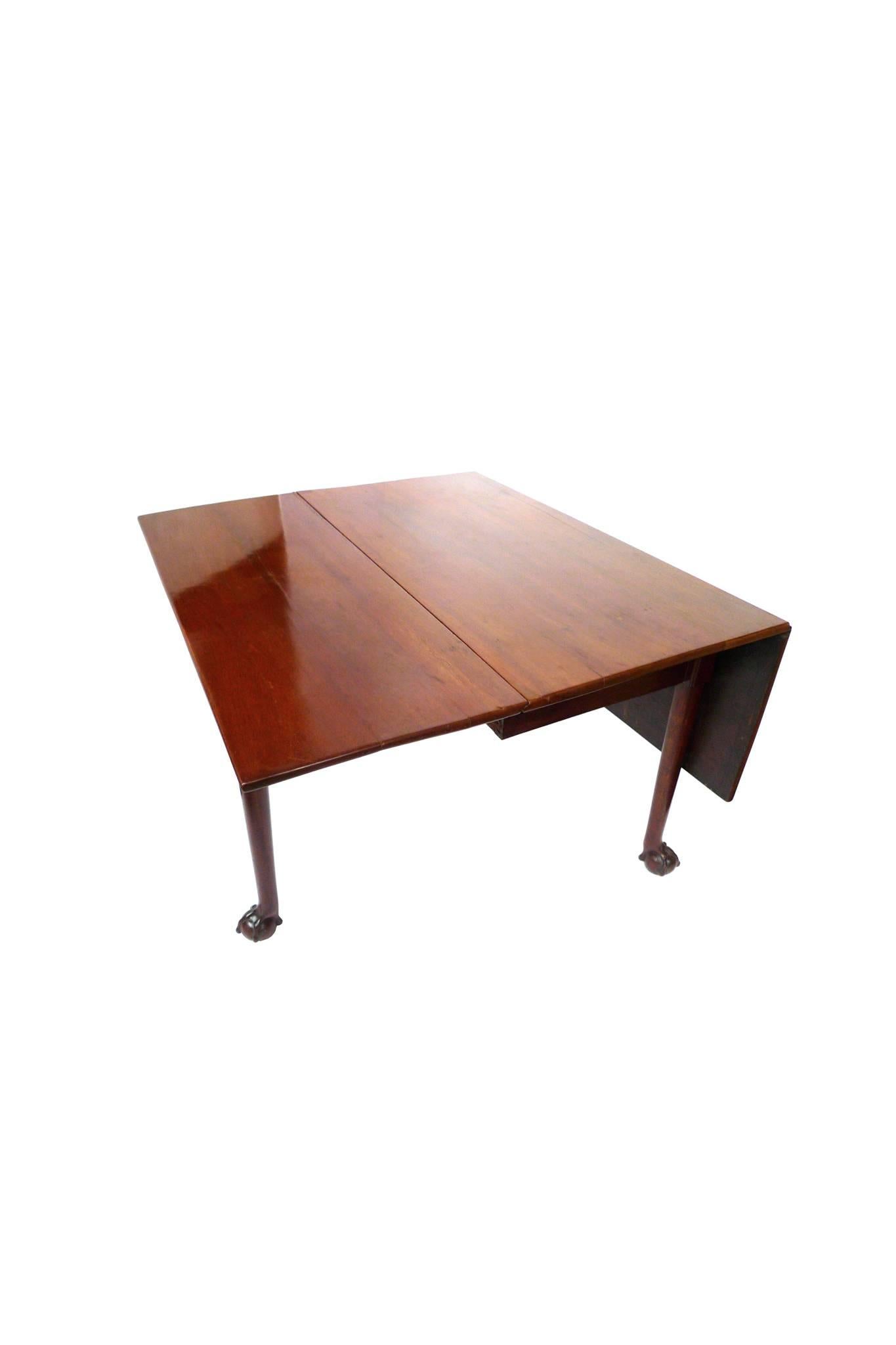 18th Century English Mahogany Chippendale Drop-Leaf Table In Good Condition In New York, NY