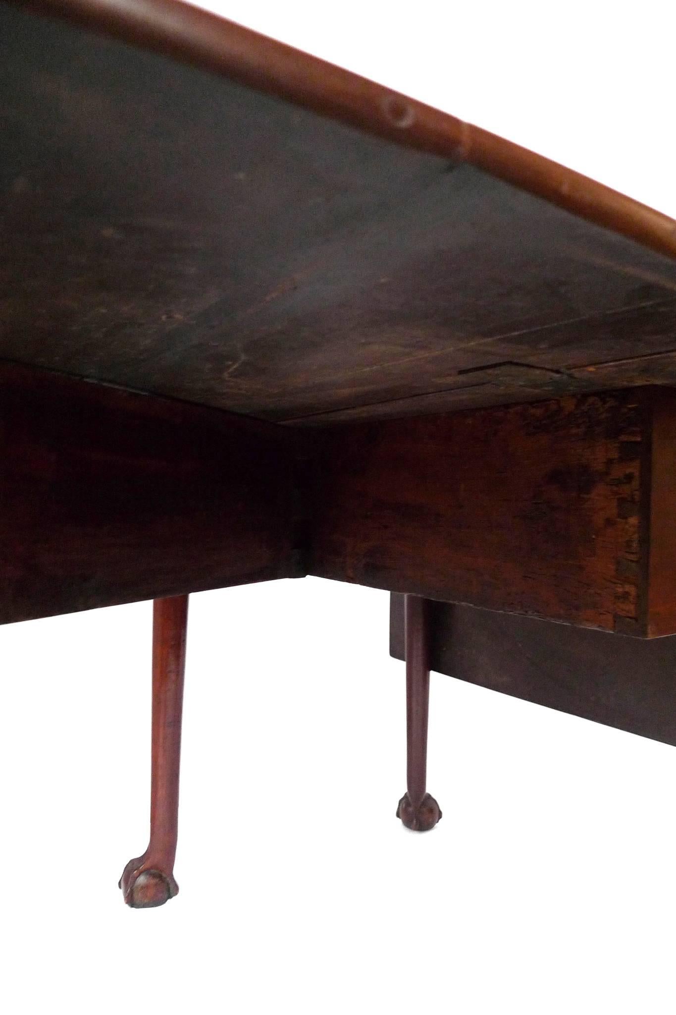 18th Century English Mahogany Chippendale Drop-Leaf Table 4