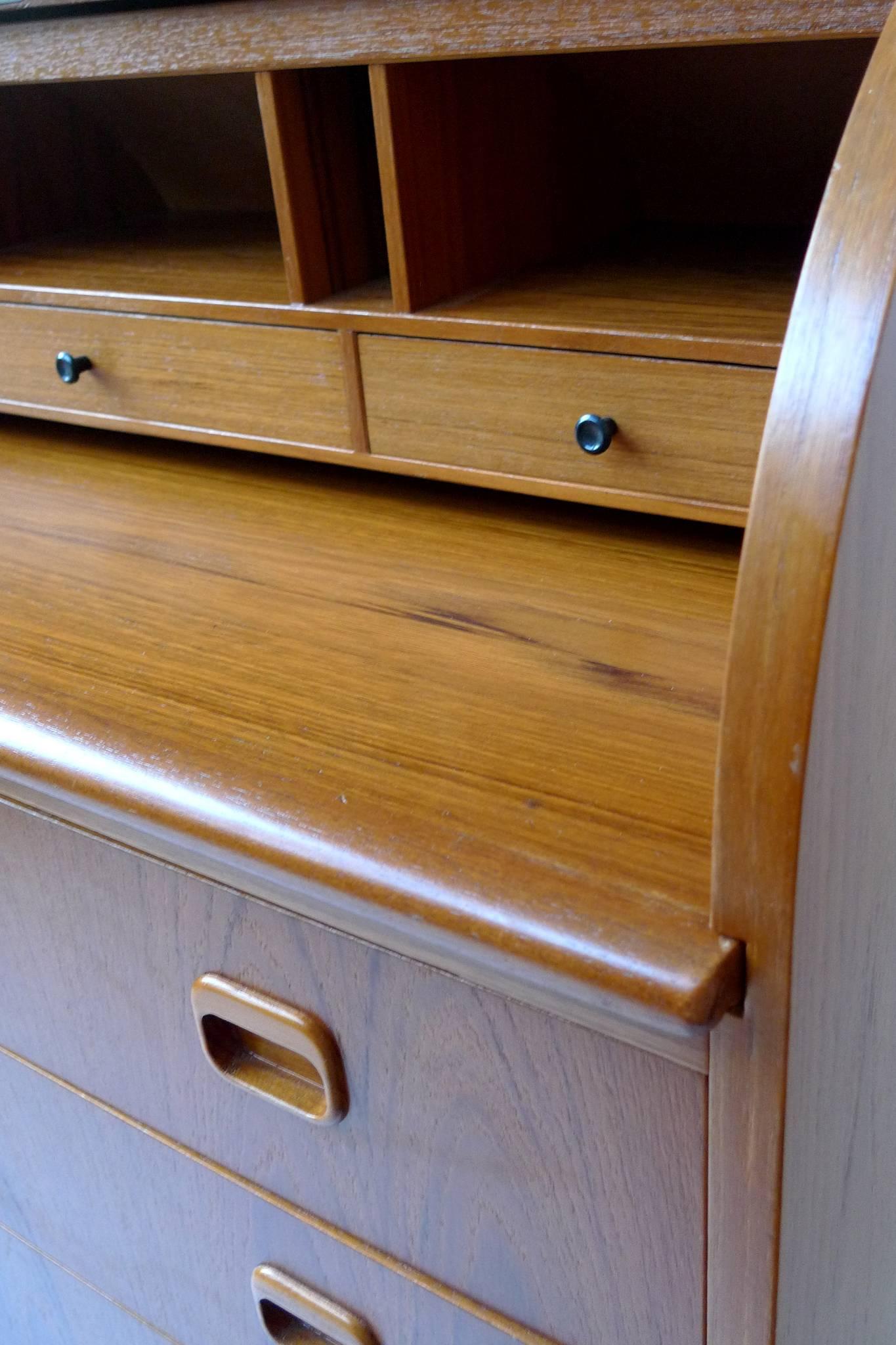 Midcentury Danish Rosewood Roll-Top Secretary Desk in the Style of Omann Junior In Good Condition In New York, NY