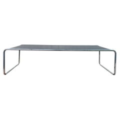 Couchtisch mit verchromtem Stahlgestell im Stil von Marcel Breuer