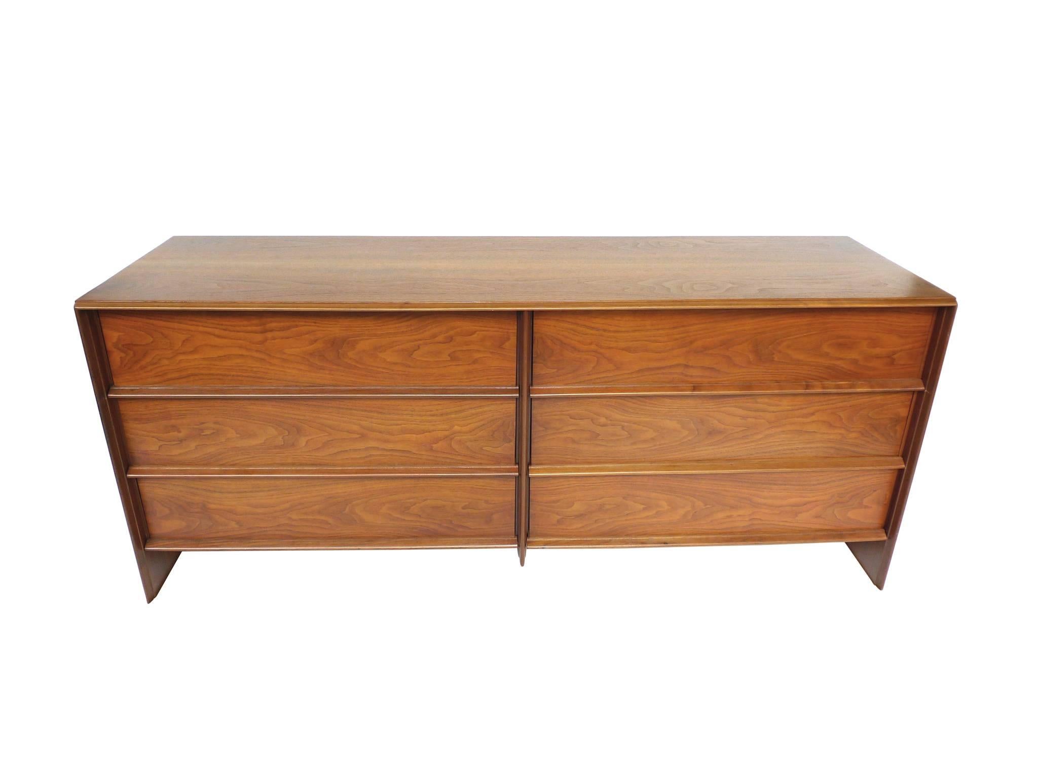 This newly refinished mahogany dresser was designed by Robsjohn-Gibbings and manufactured by Widdicomb. It is exquisite craftsmanship, exemplifying the designer's inclination for balance and simplicity. The dresser has six drawers. In the top two