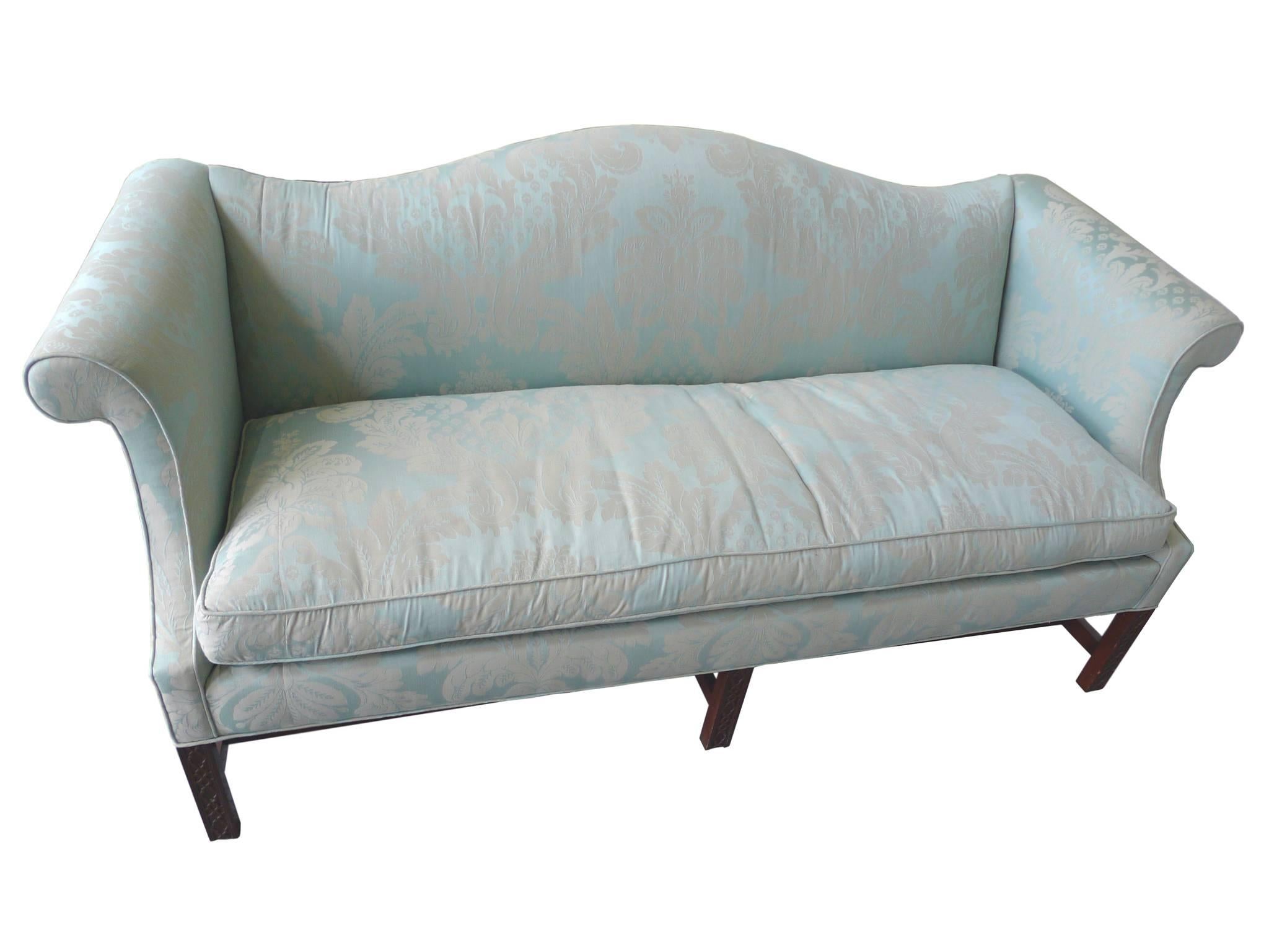20th Century Chinese Chippendale Style Camelback Sofa In Good Condition In New York, NY