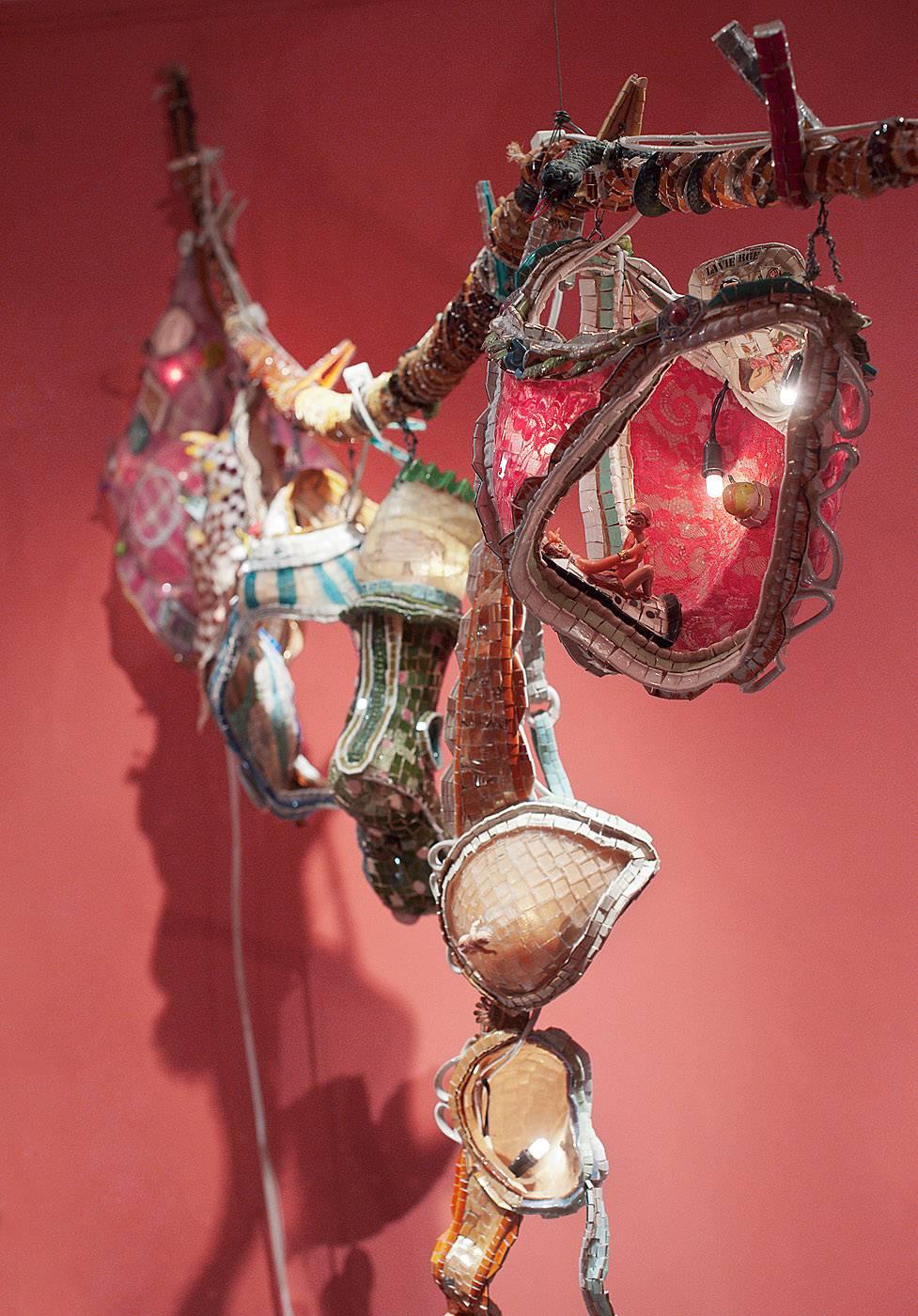 Mosaic sculpture, installation, rope, laundry, silicon, glass, tableware, lighting system.

Exhibition :
1993 to 1997 Callu-Me´rite Gallery, Paris
1994: Solo Show Galerie Callu-Me´rite, Paris
1999: Le´onardo Gallery, Paris
2000: Art Paris, Carrousel