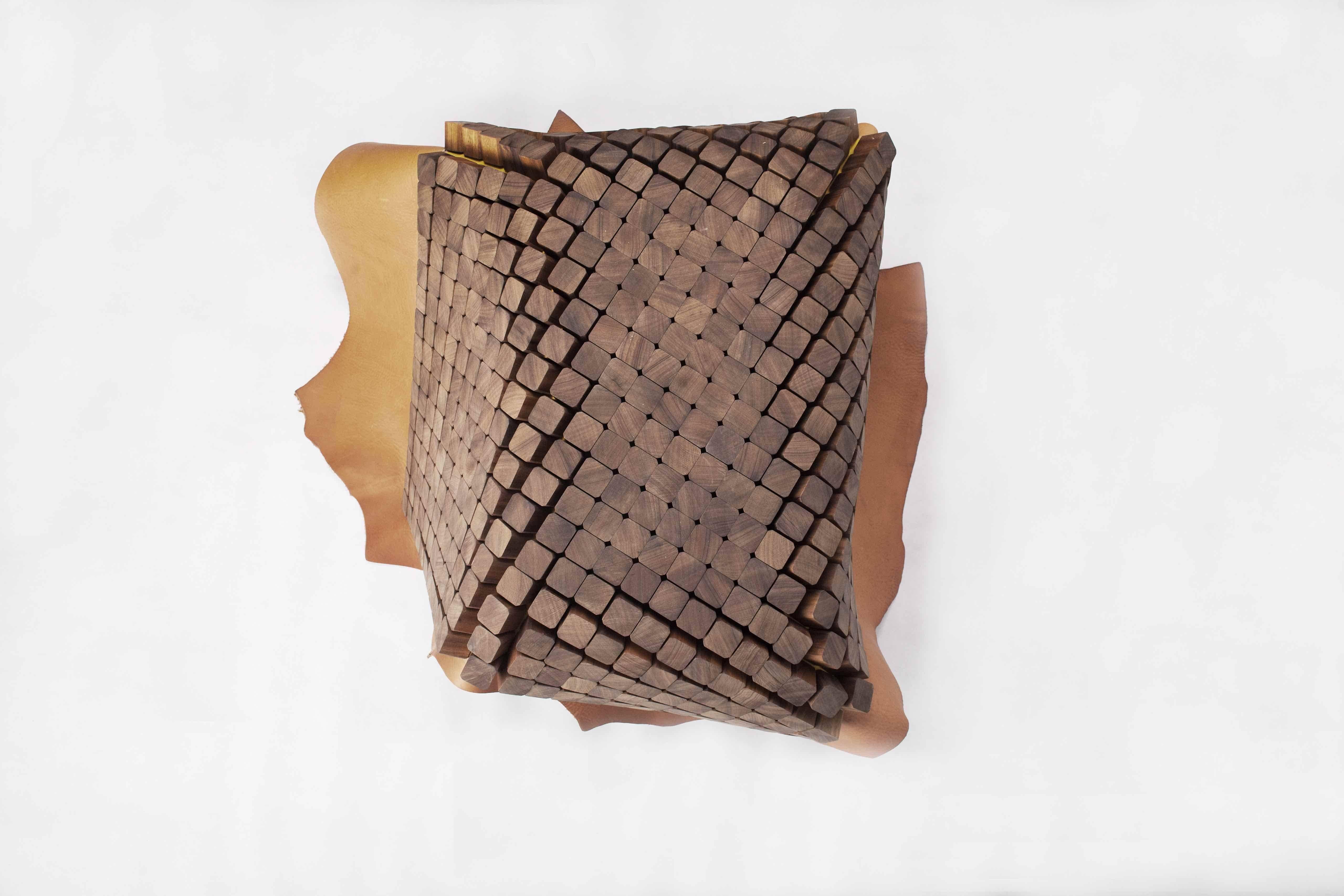 Table contemporaine en mosaïque Tessera en noyer, acier et cuir Neuf - En vente à Pireaus-Athens, Greece