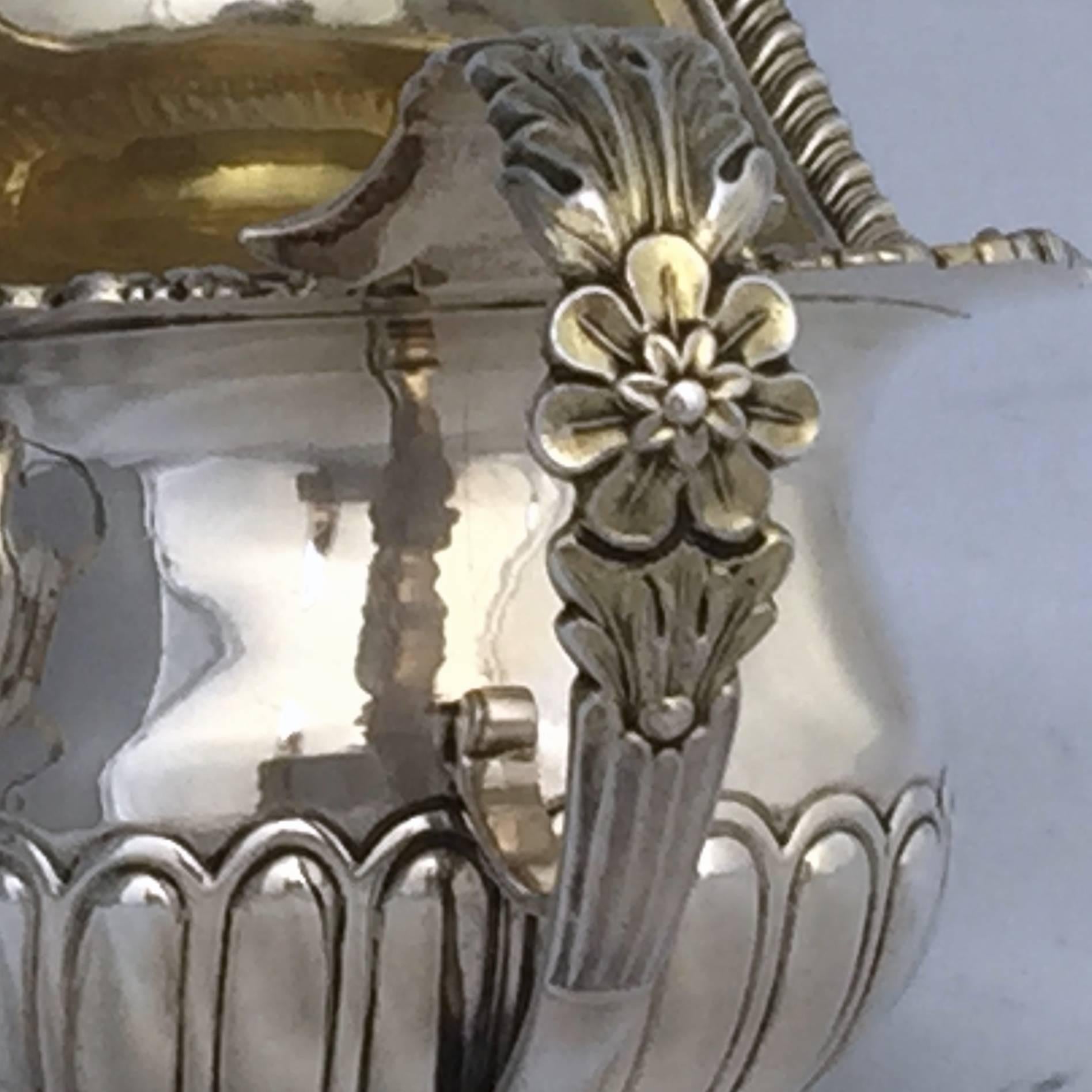 Georgian Three-Piece English Sterling Silver Tea Set by William Eaton In Excellent Condition For Sale In Singapore, SG