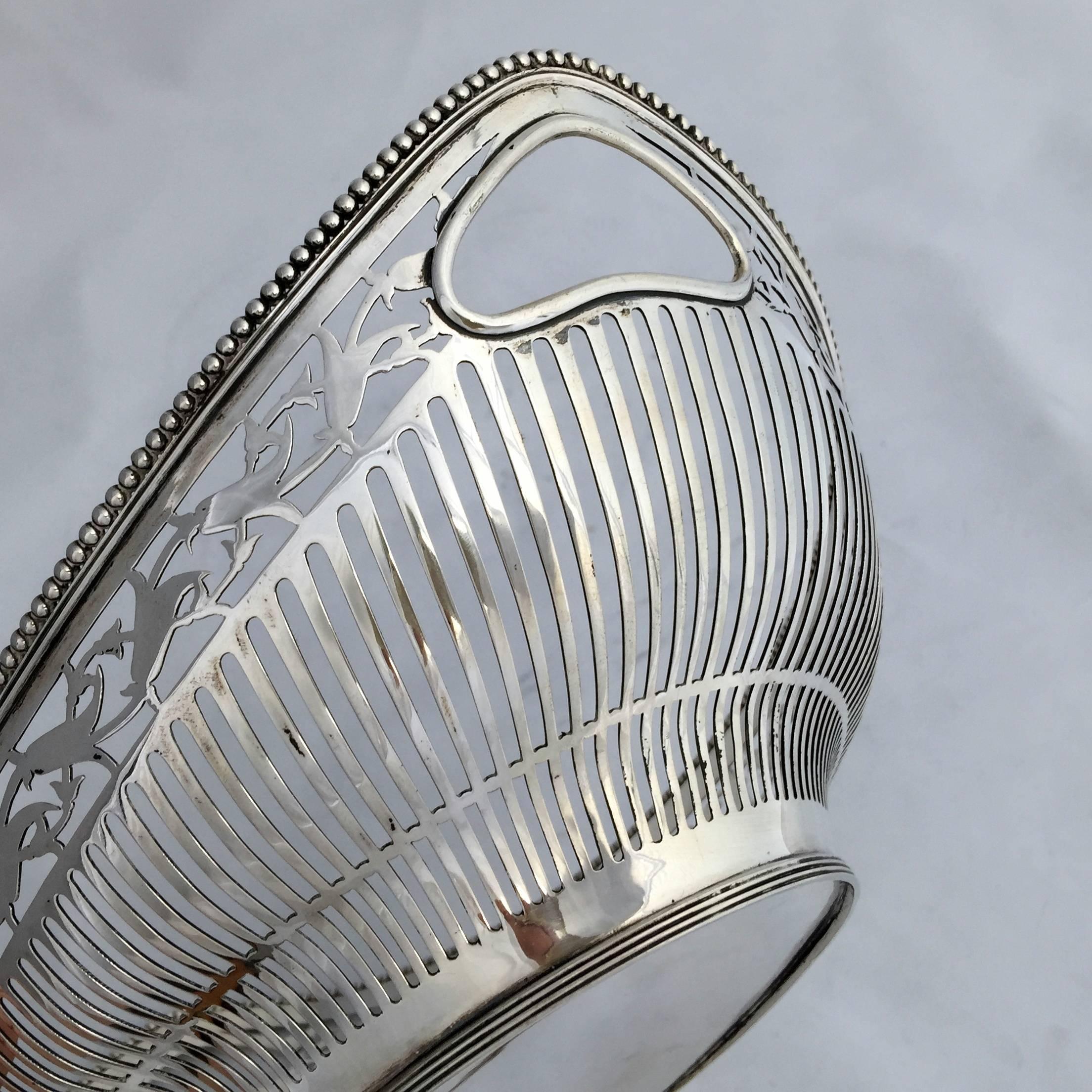 Early 20th Century Dutch Sterling Silver Bread Basket in Art Nouveau Style In Good Condition In Singapore, SG