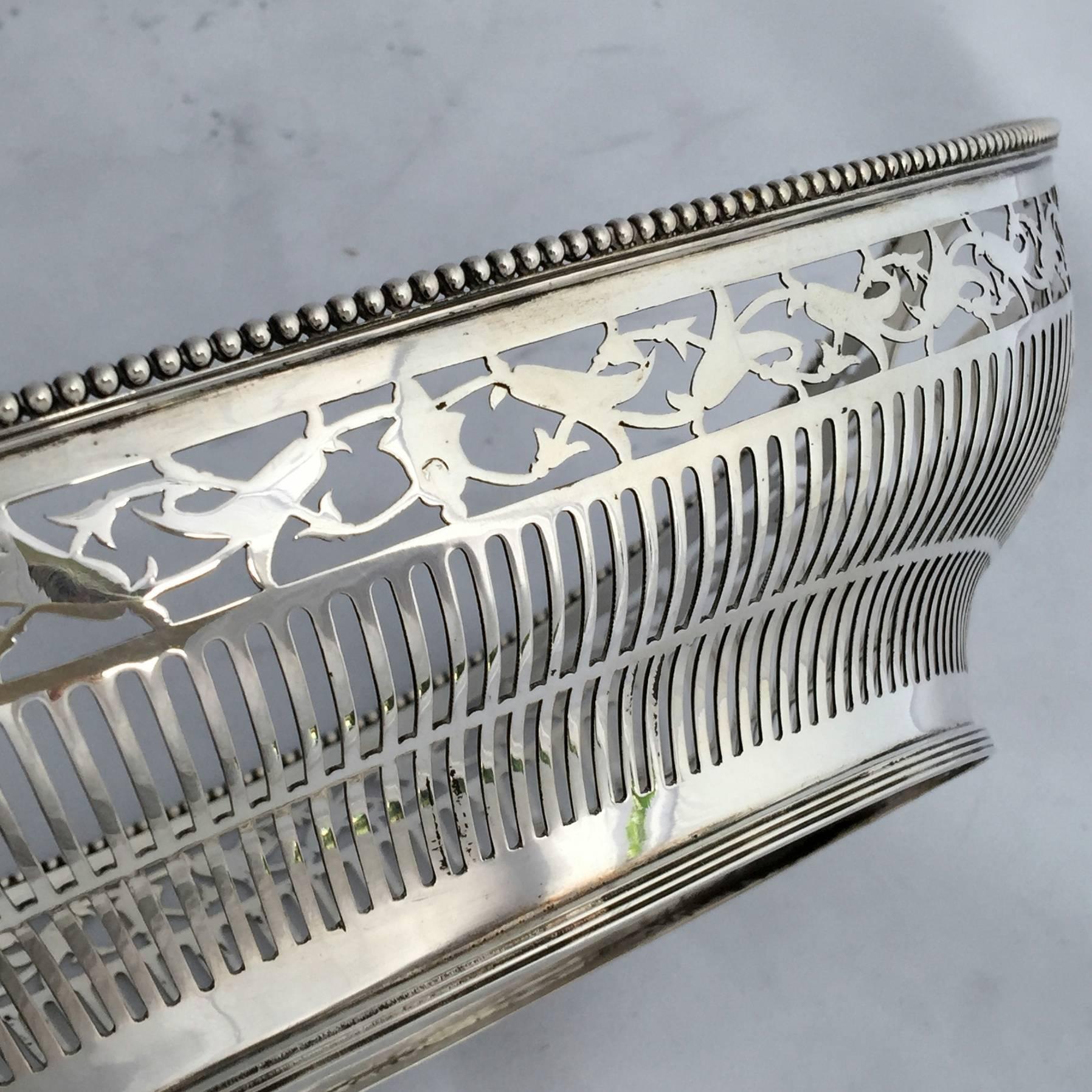 Early 20th Century Dutch Sterling Silver Bread Basket in Art Nouveau Style 4