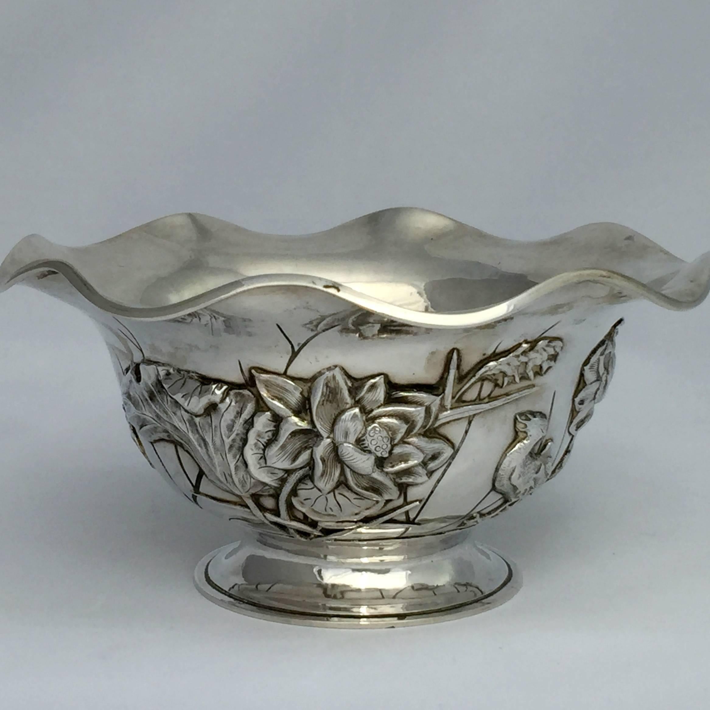 Chinese Export Silver Bowl by Luen Wo with Lotus Detail In Good Condition In Singapore, SG